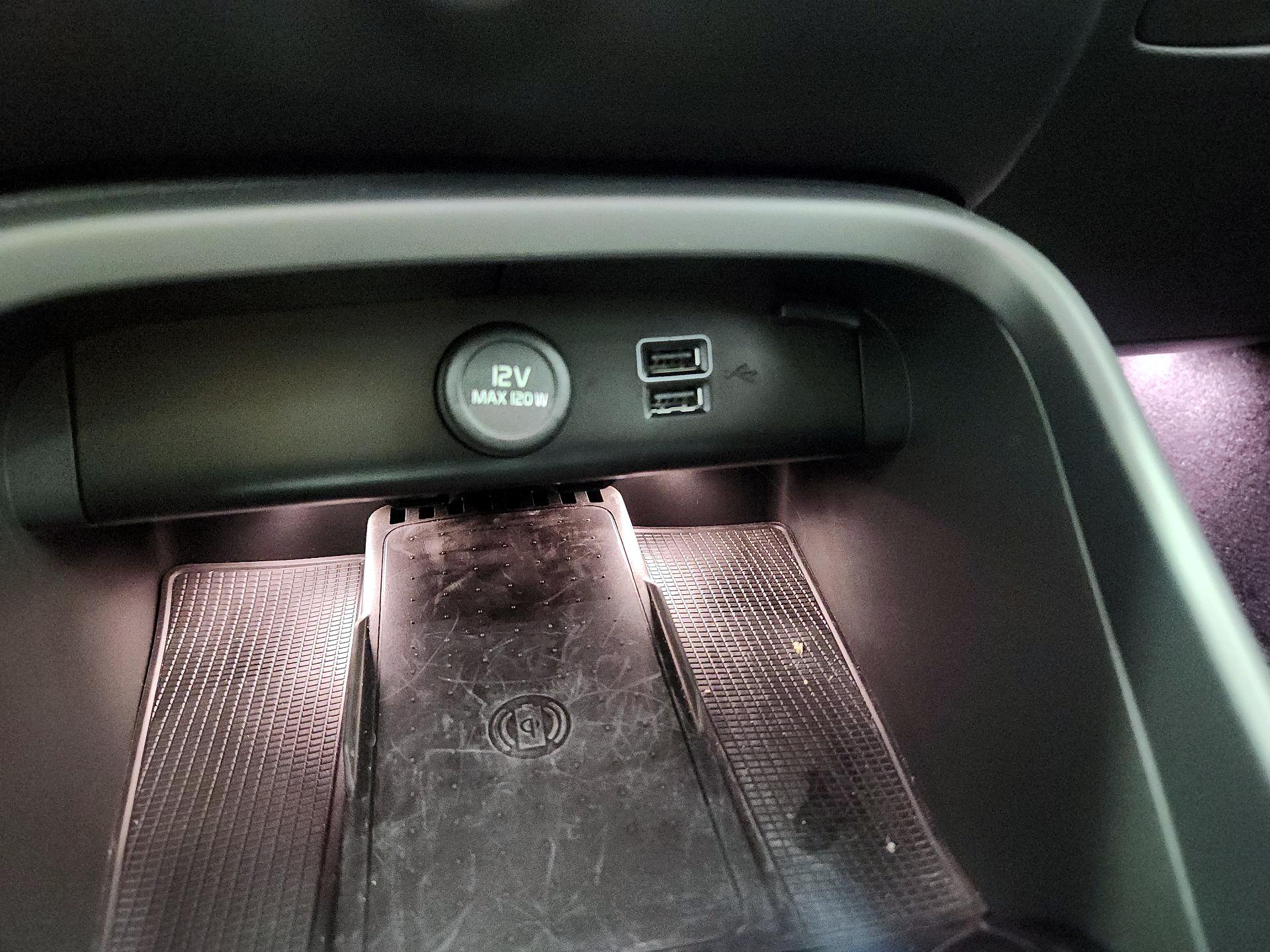 Thumbnail: 2022 Volvo XC40 - 19