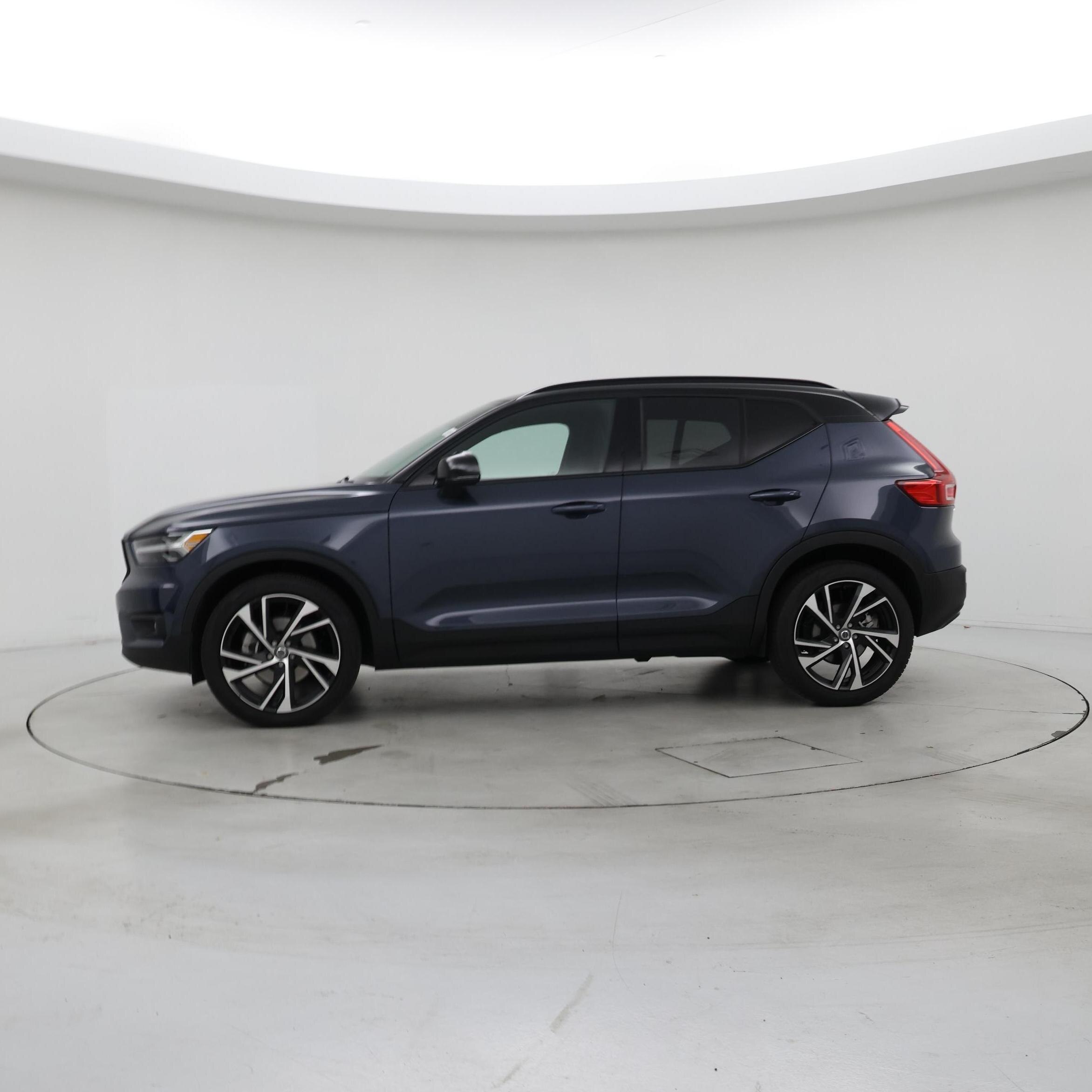 Thumbnail: 2022 Volvo XC40 - 3