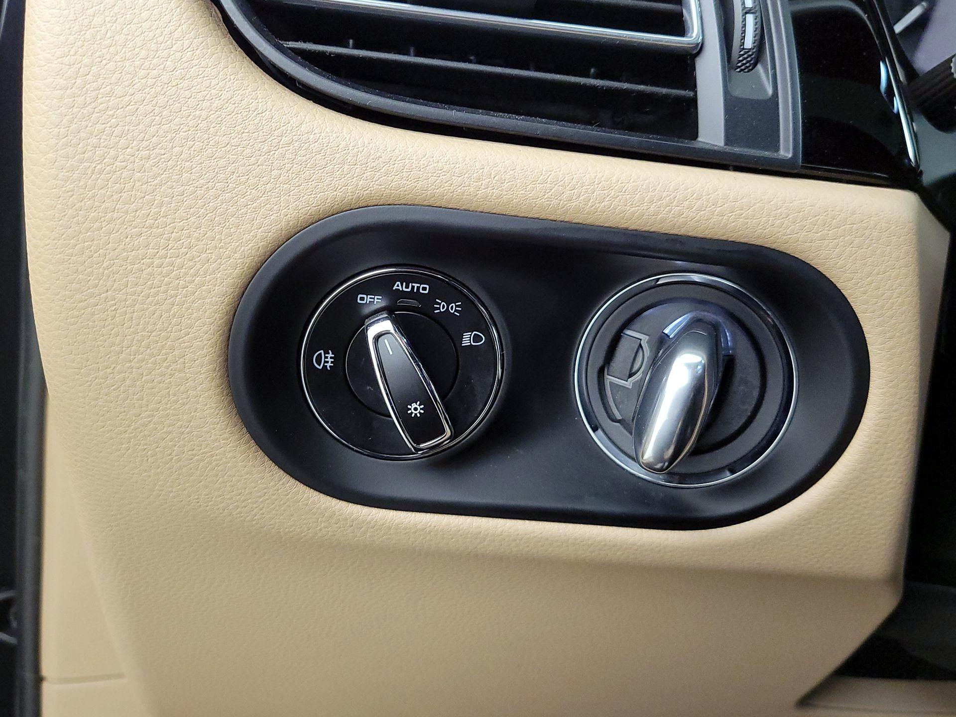 Thumbnail: 2022 Porsche Macan - 13