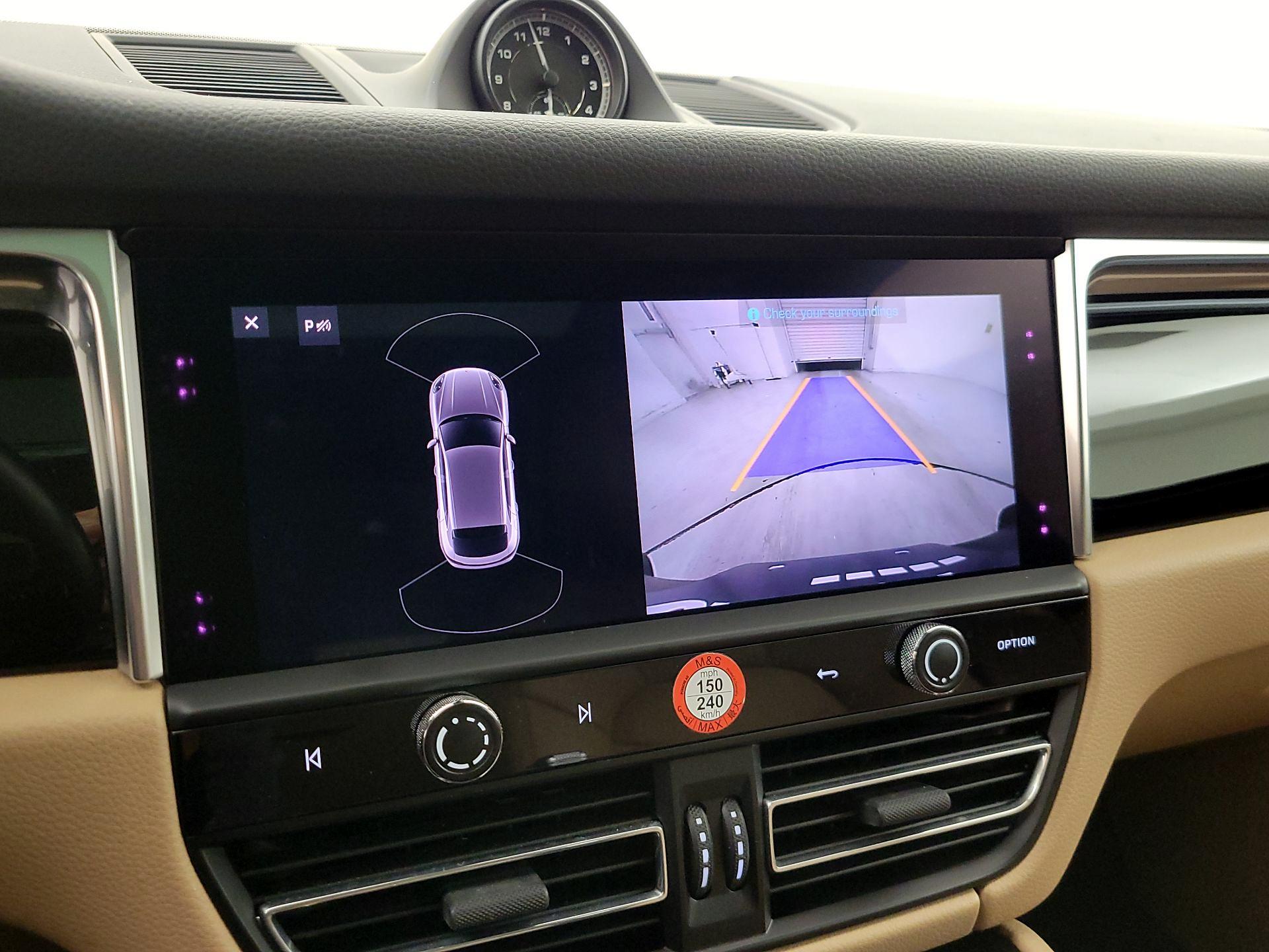 Thumbnail: 2022 Porsche Macan - 15