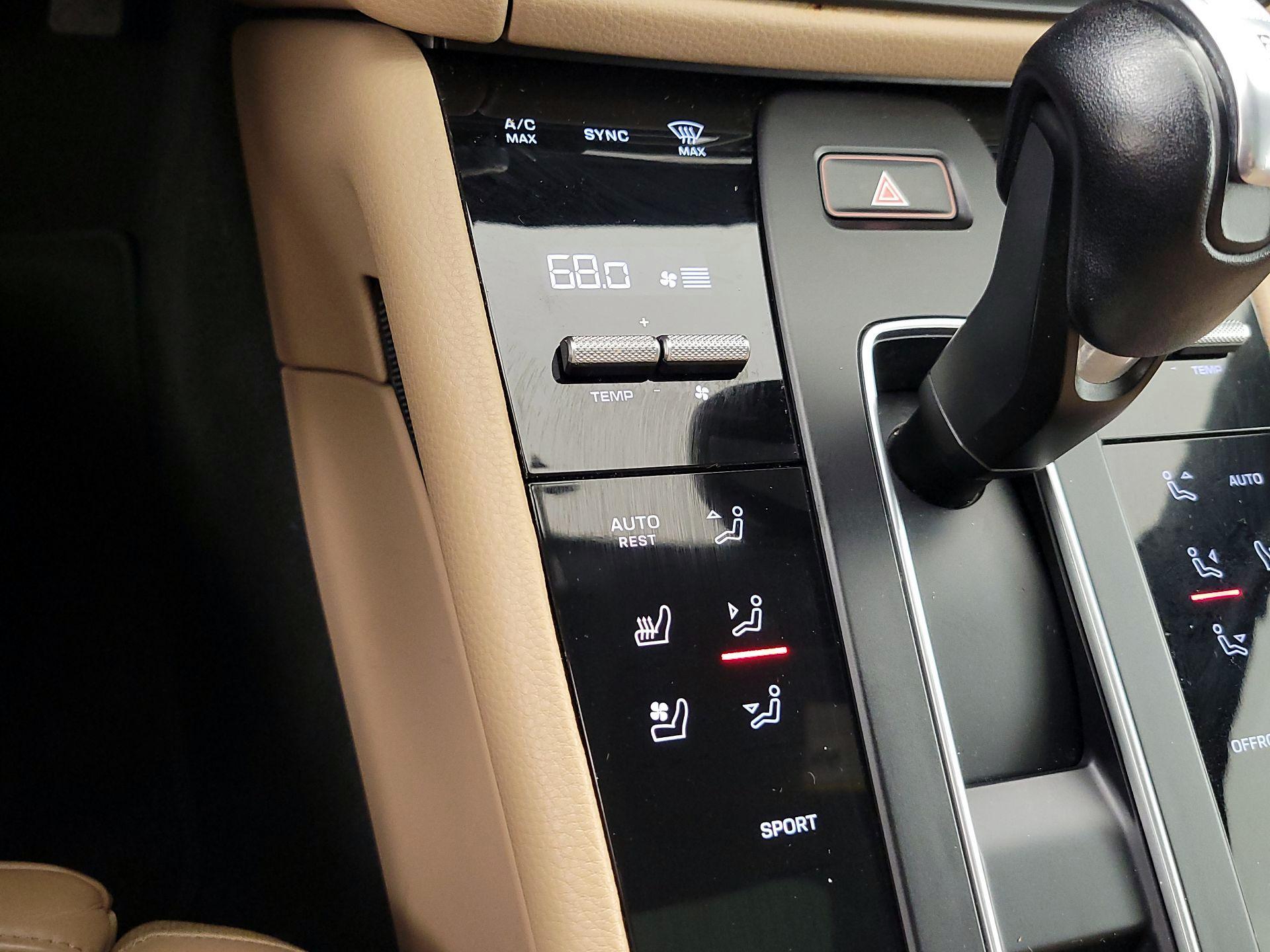 Thumbnail: 2022 Porsche Macan - 17