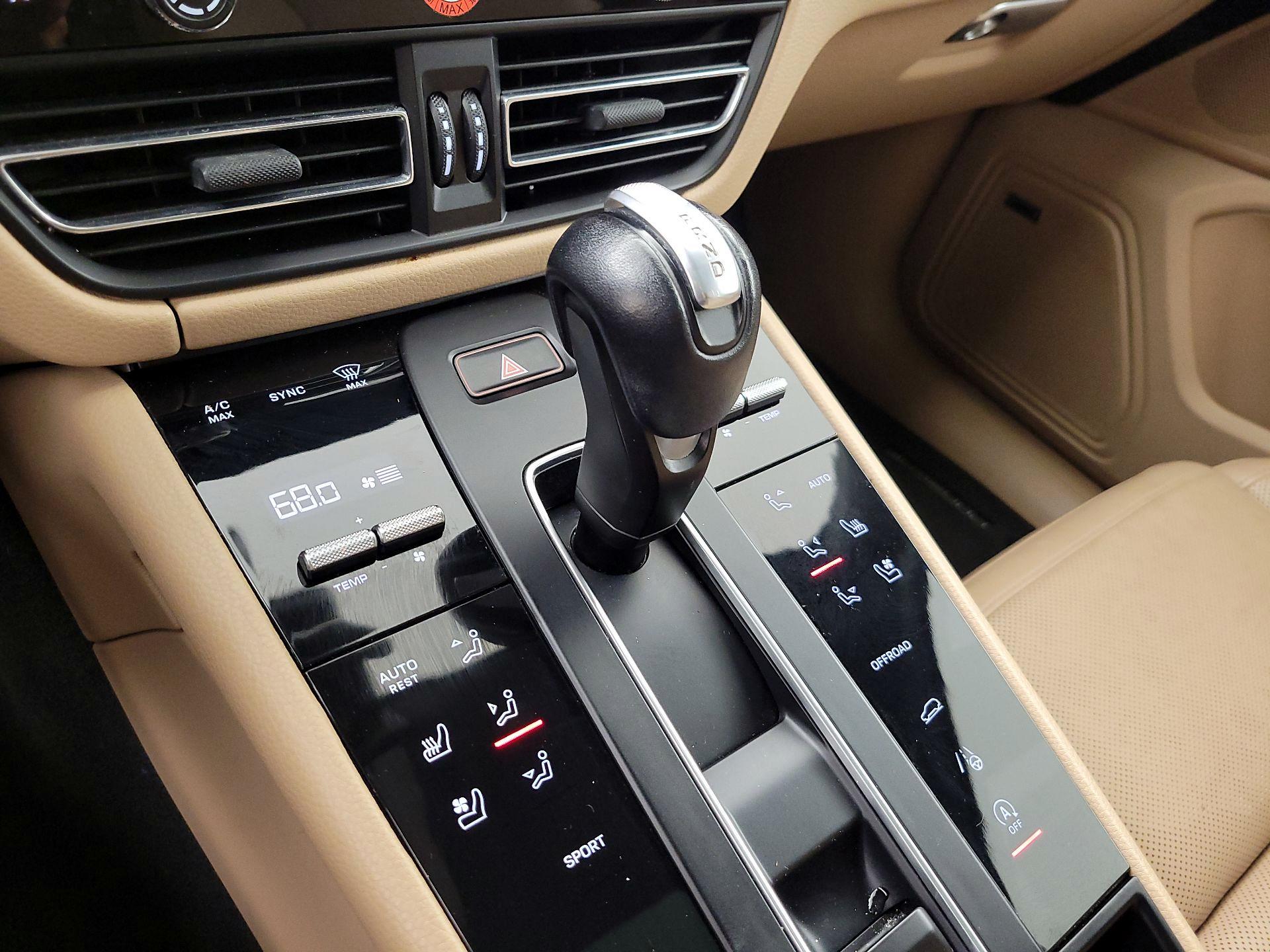 Thumbnail: 2022 Porsche Macan - 18