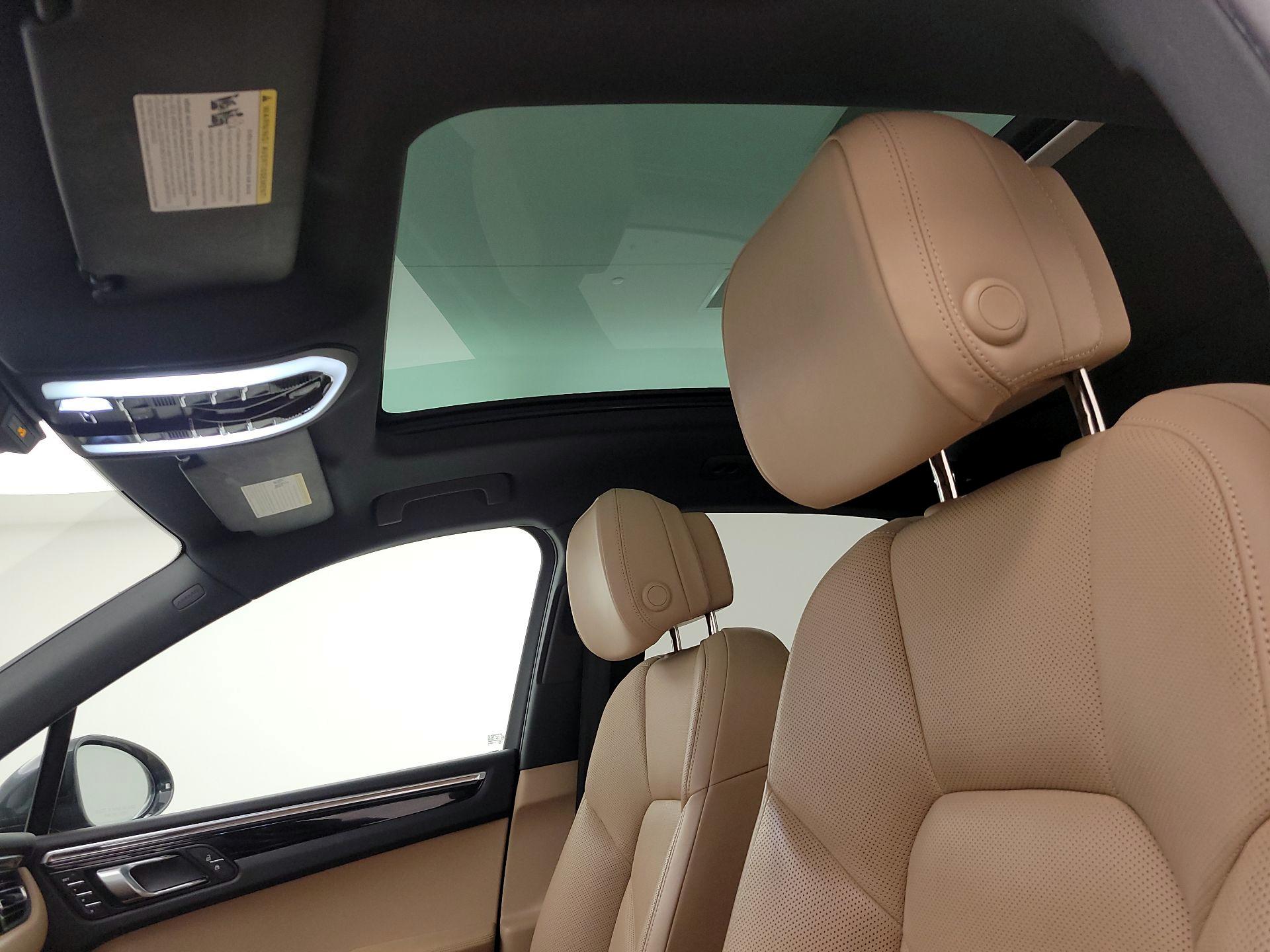 Thumbnail: 2022 Porsche Macan - 20