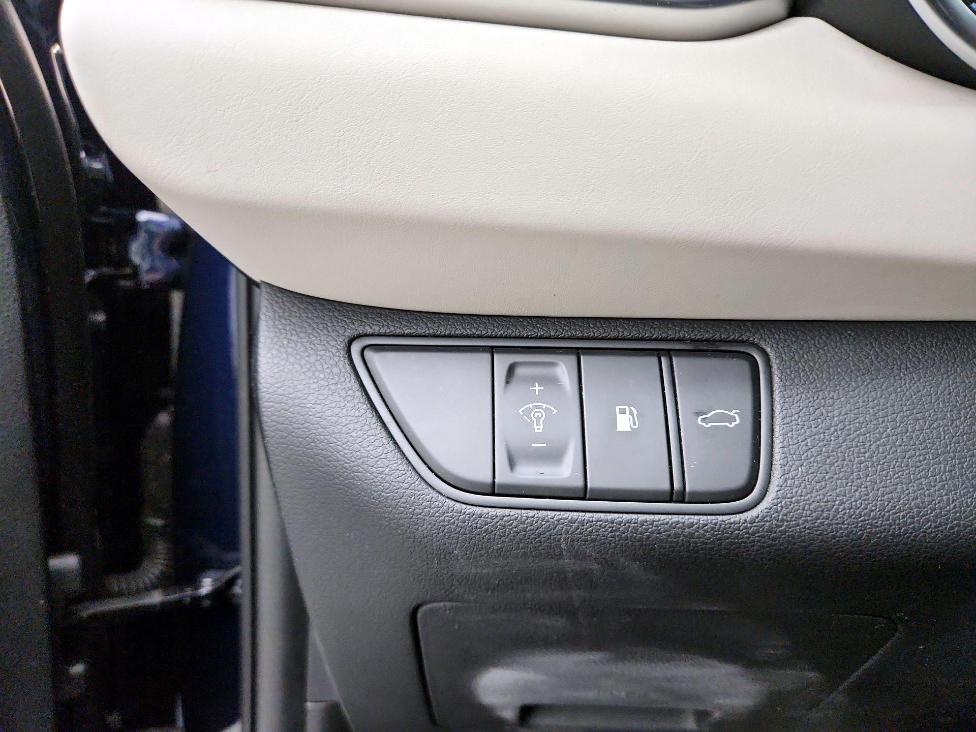 Thumbnail: 2023 Genesis G70 - 13