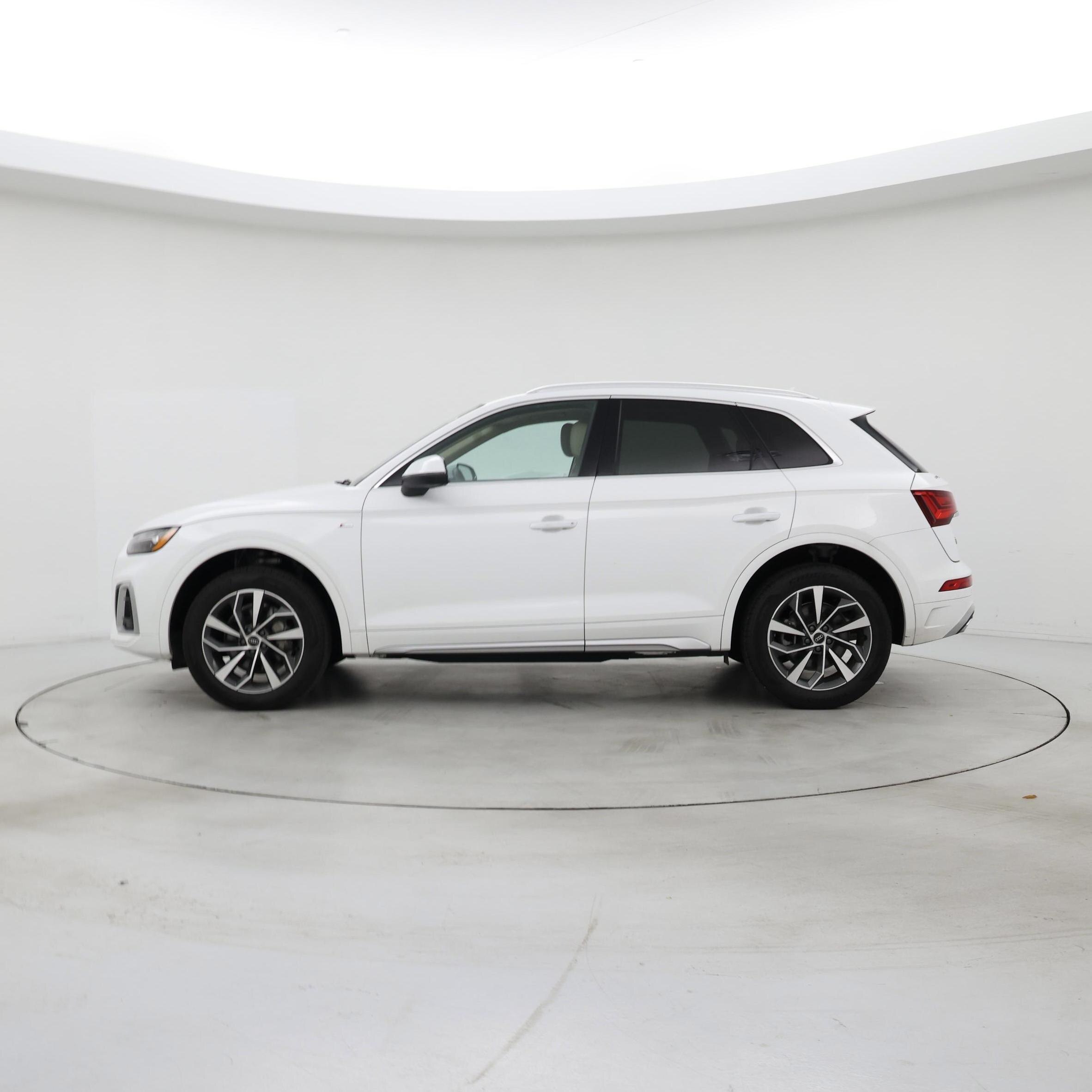 Thumbnail: 2022 Audi Q5 - 3