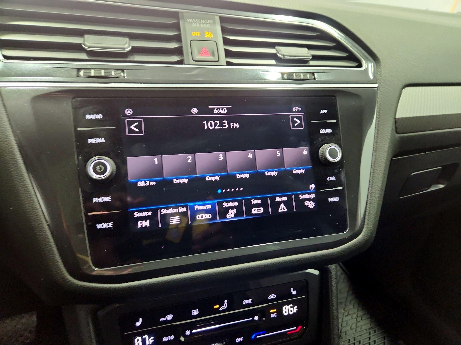 Thumbnail: 2022 Volkswagen Tiguan - 15