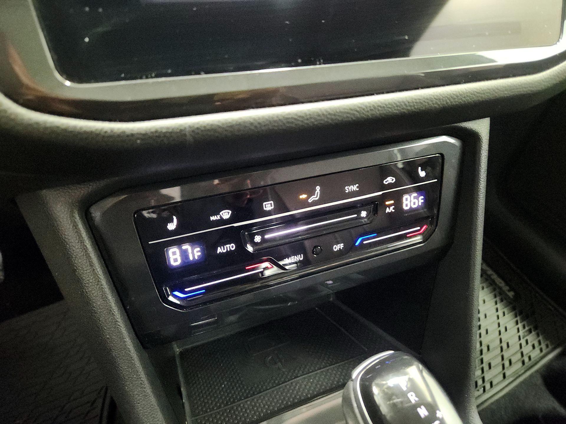 Thumbnail: 2022 Volkswagen Tiguan - 16