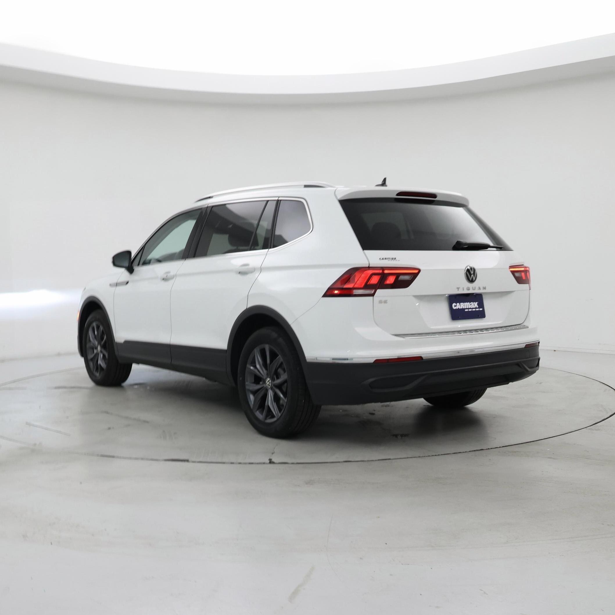 Thumbnail: 2022 Volkswagen Tiguan - 2