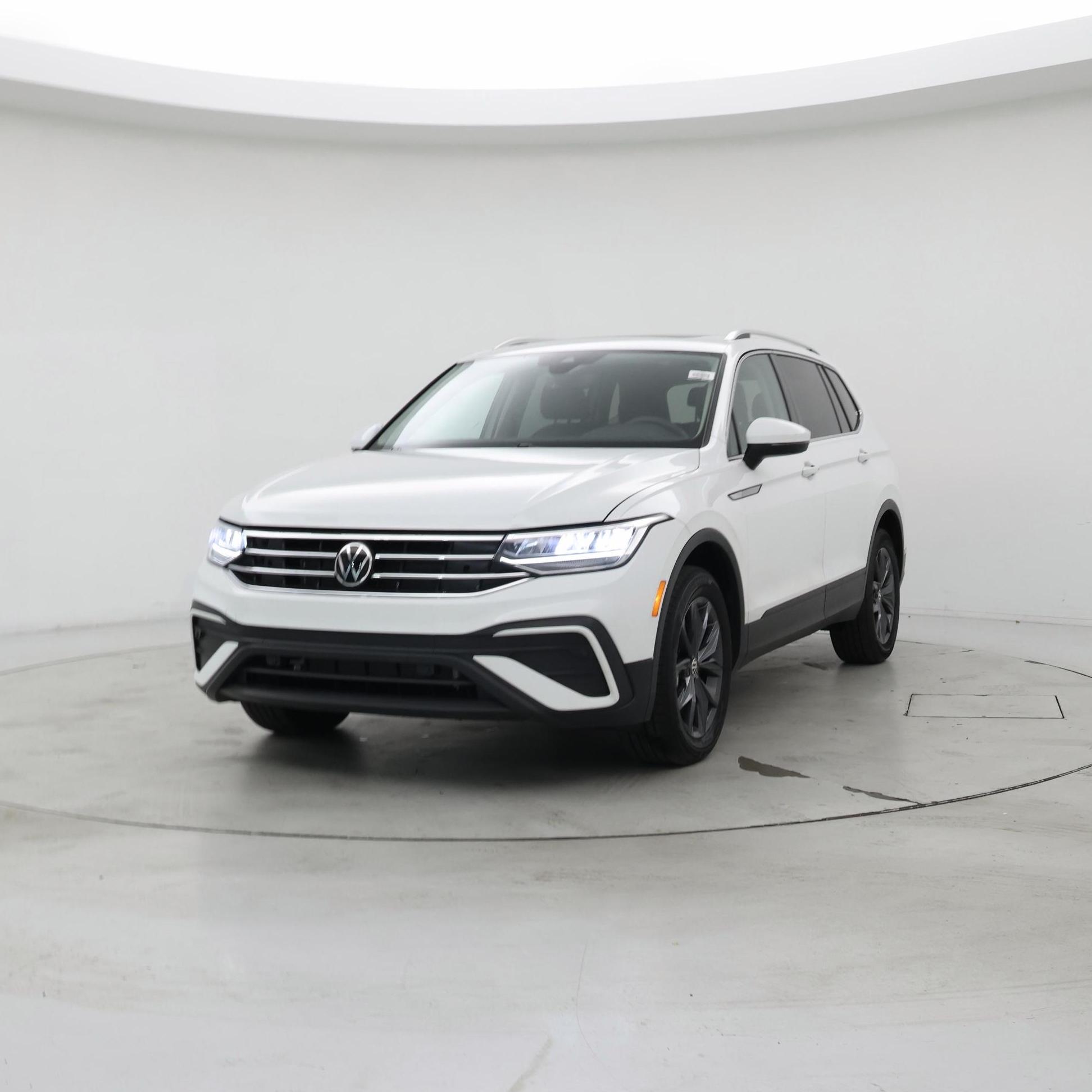 Thumbnail: 2022 Volkswagen Tiguan - 4