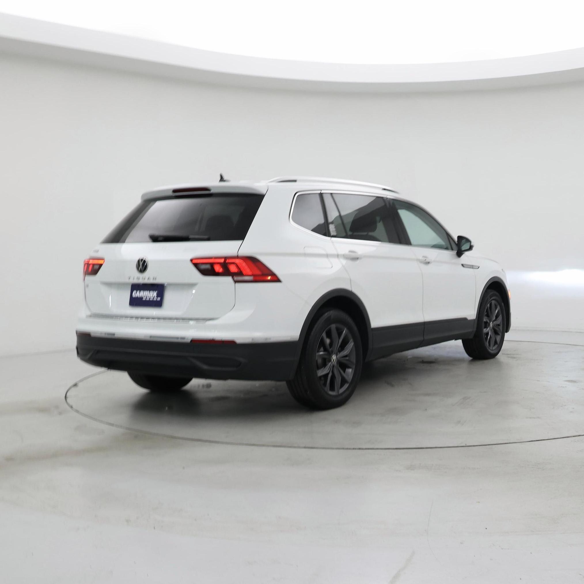 Thumbnail: 2022 Volkswagen Tiguan - 8