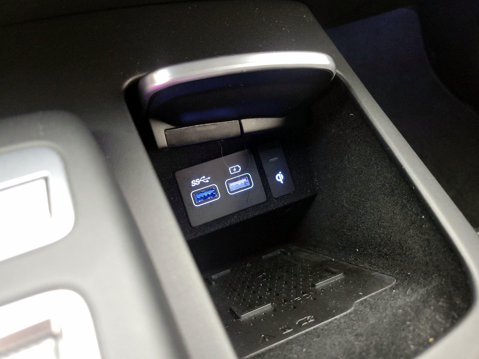 Thumbnail: 2022 Genesis GV70 - 19