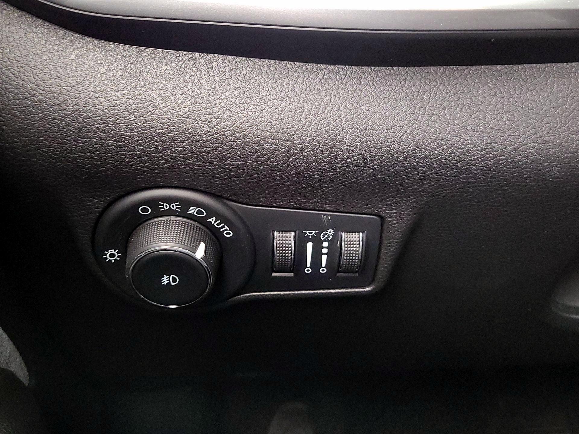 Thumbnail: 2022 Jeep Compass - 13