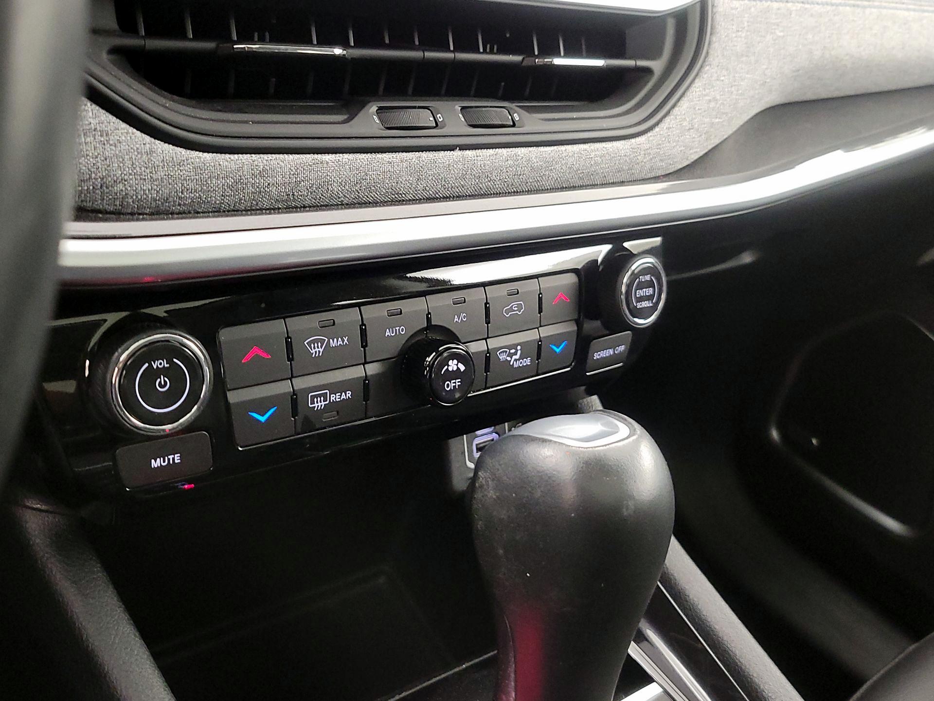 Thumbnail: 2022 Jeep Compass - 16