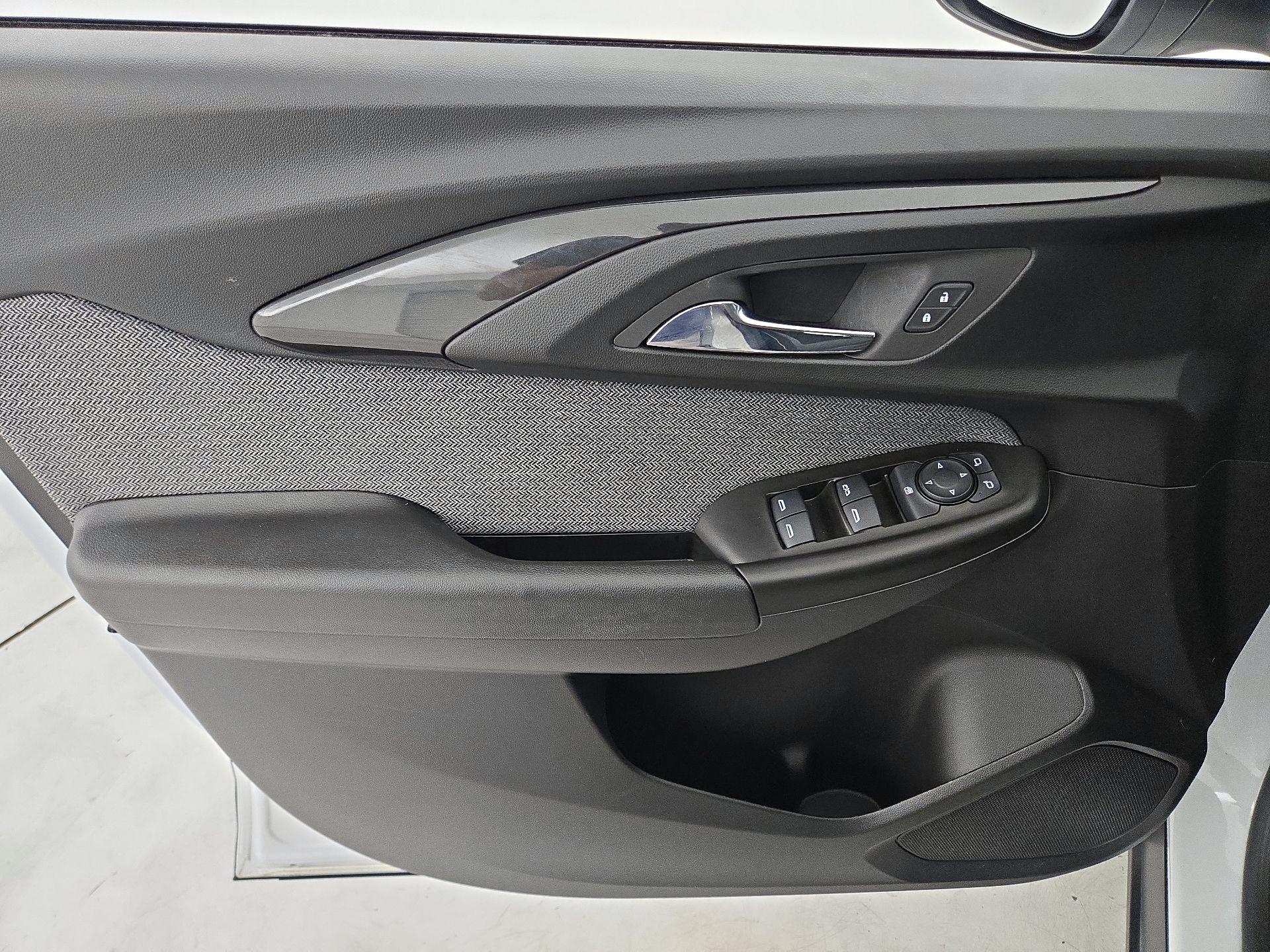 Thumbnail: 2023 Chevrolet TrailBlazer - 12