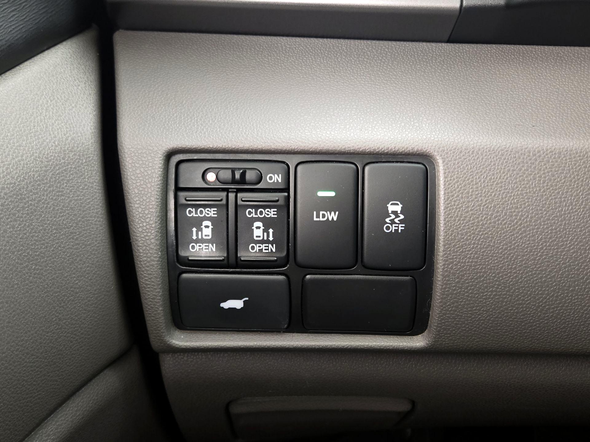 Thumbnail: 2017 Honda Odyssey - 13