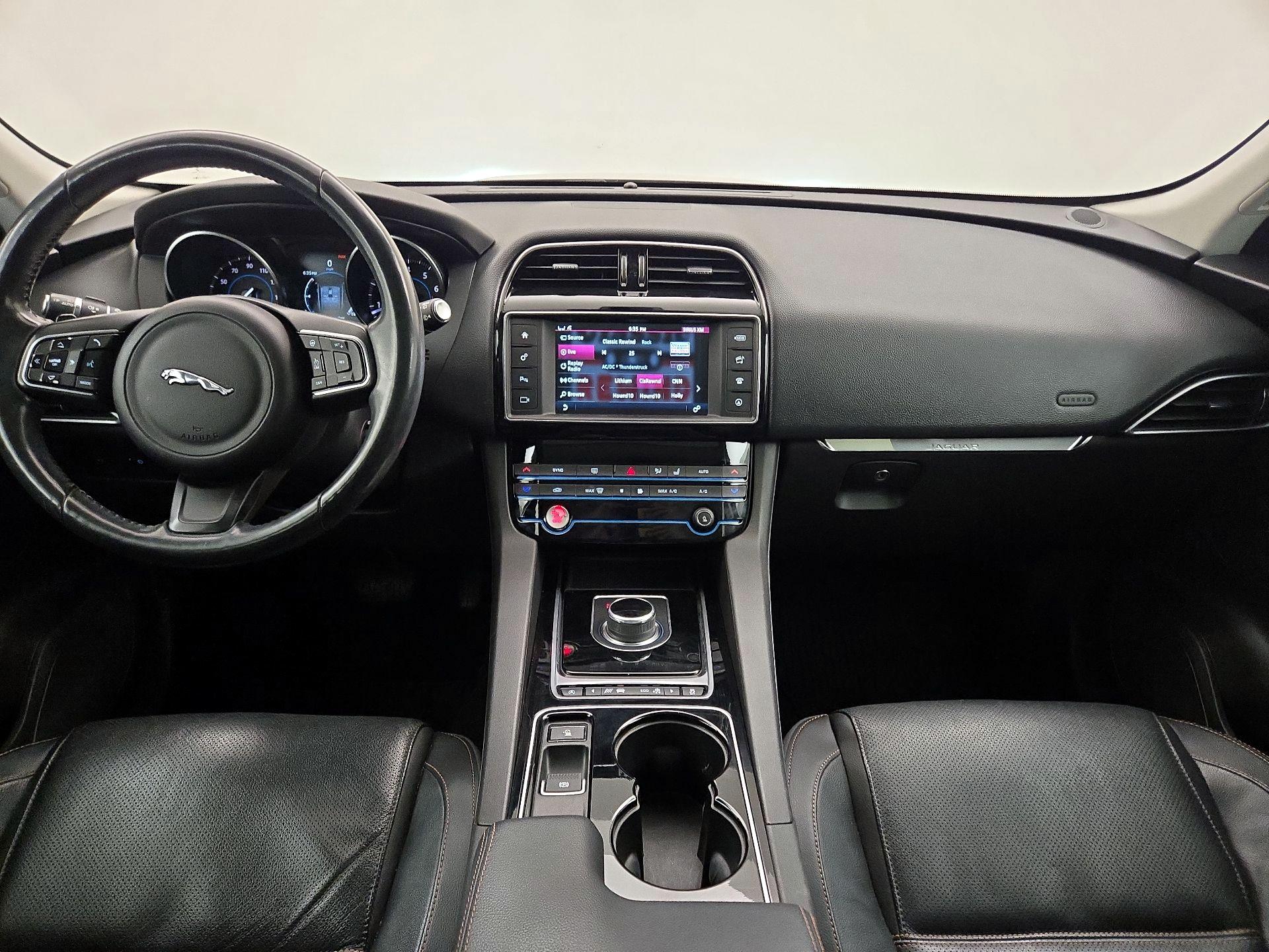 Thumbnail: 2017 Jaguar F-Pace - 9