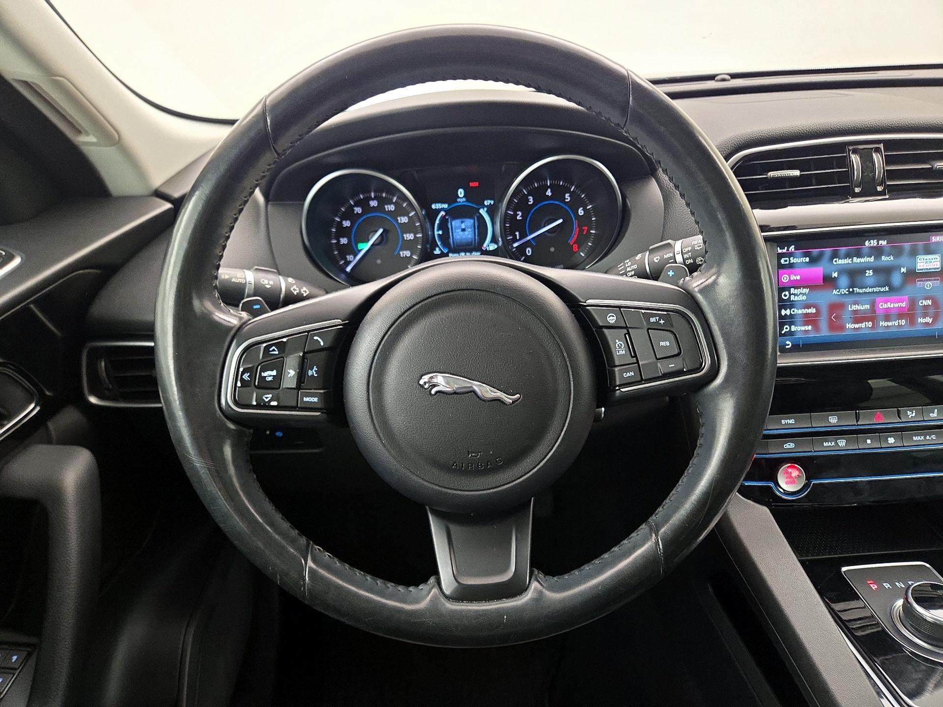 Thumbnail: 2017 Jaguar F-Pace - 10