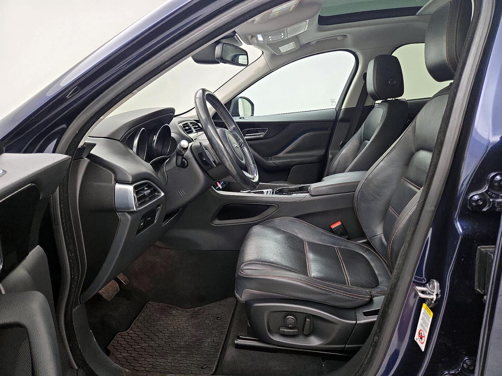 Thumbnail: 2017 Jaguar F-Pace - 11