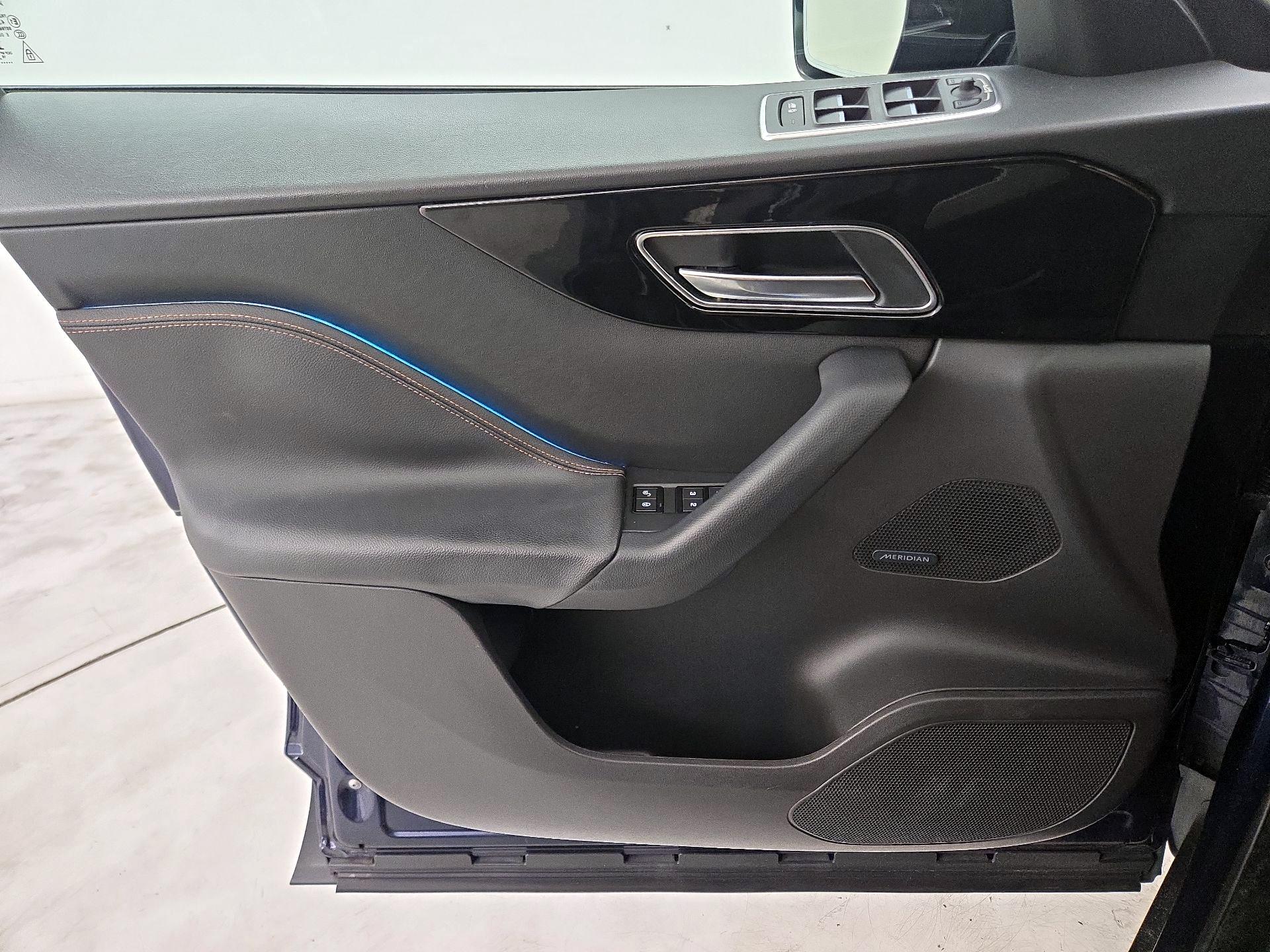 Thumbnail: 2017 Jaguar F-Pace - 12