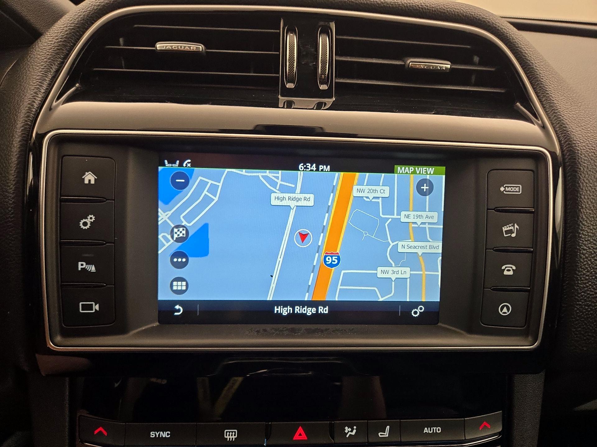 Thumbnail: 2017 Jaguar F-Pace - 14