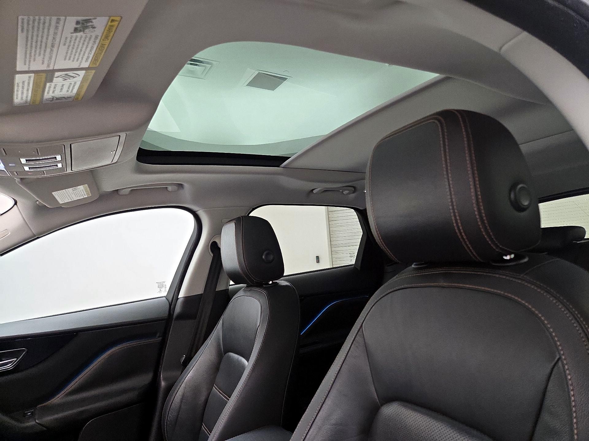 Thumbnail: 2017 Jaguar F-Pace - 20