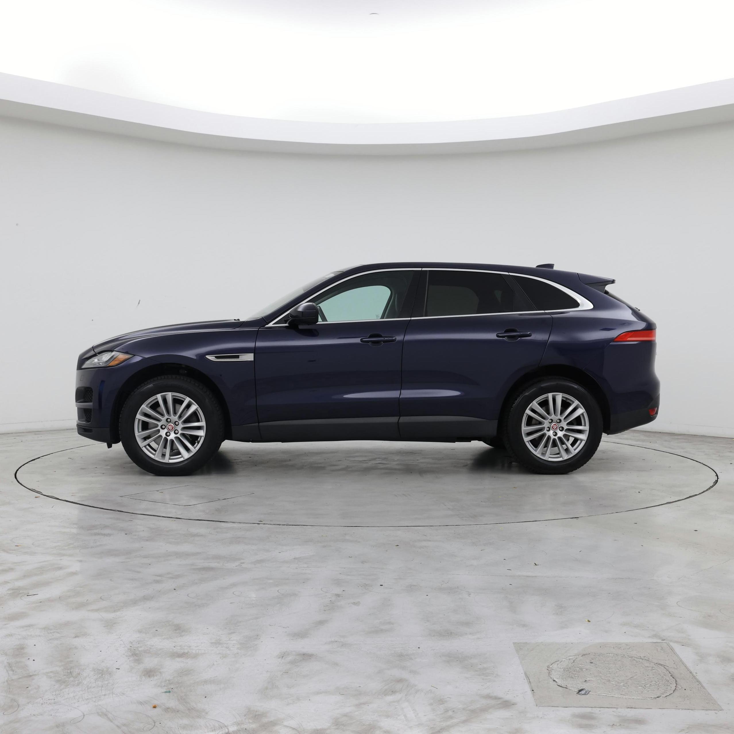 Thumbnail: 2017 Jaguar F-Pace - 3