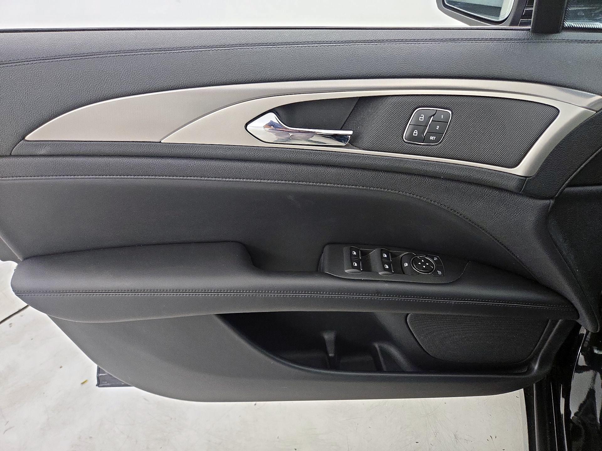 Thumbnail: 2019 Lincoln MKZ - 12