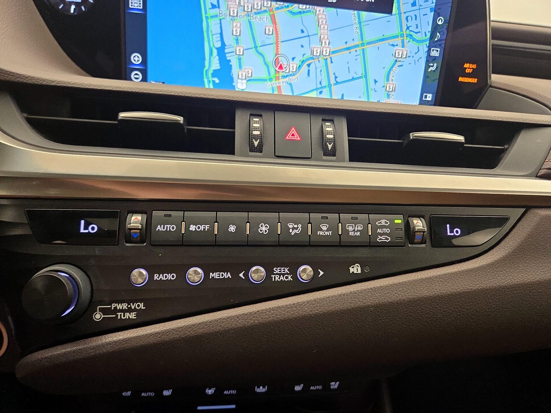 Thumbnail: 2019 Lexus ES - 16