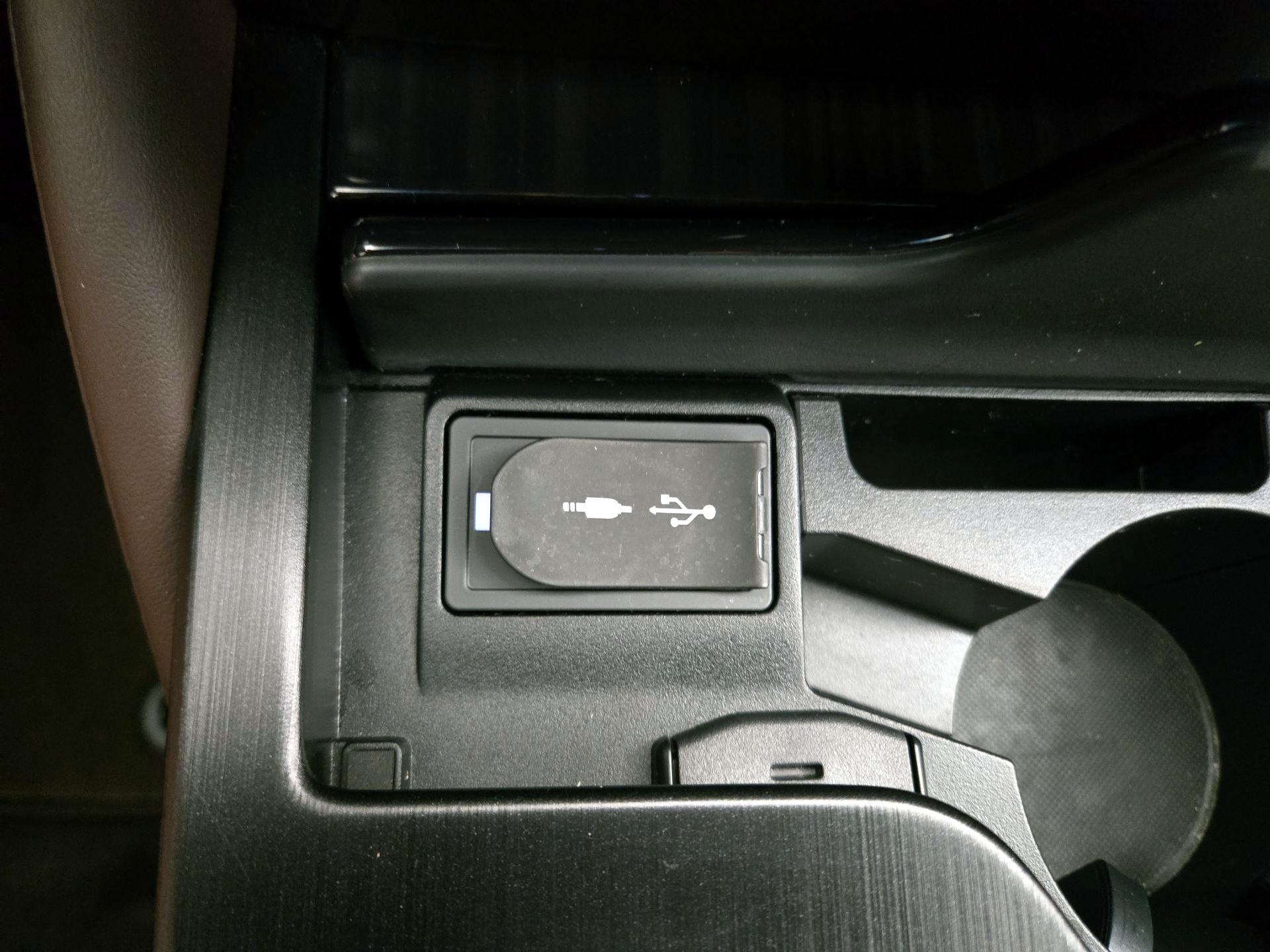 Thumbnail: 2019 Lexus ES - 18