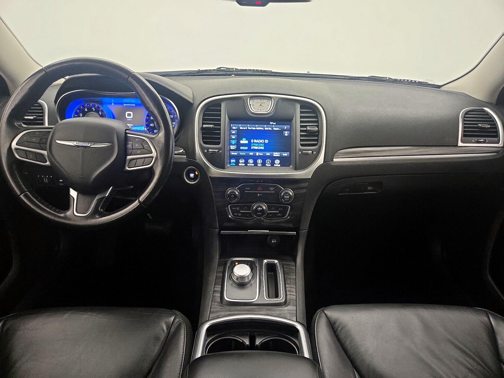 Thumbnail: 2019 Chrysler 300 - 9