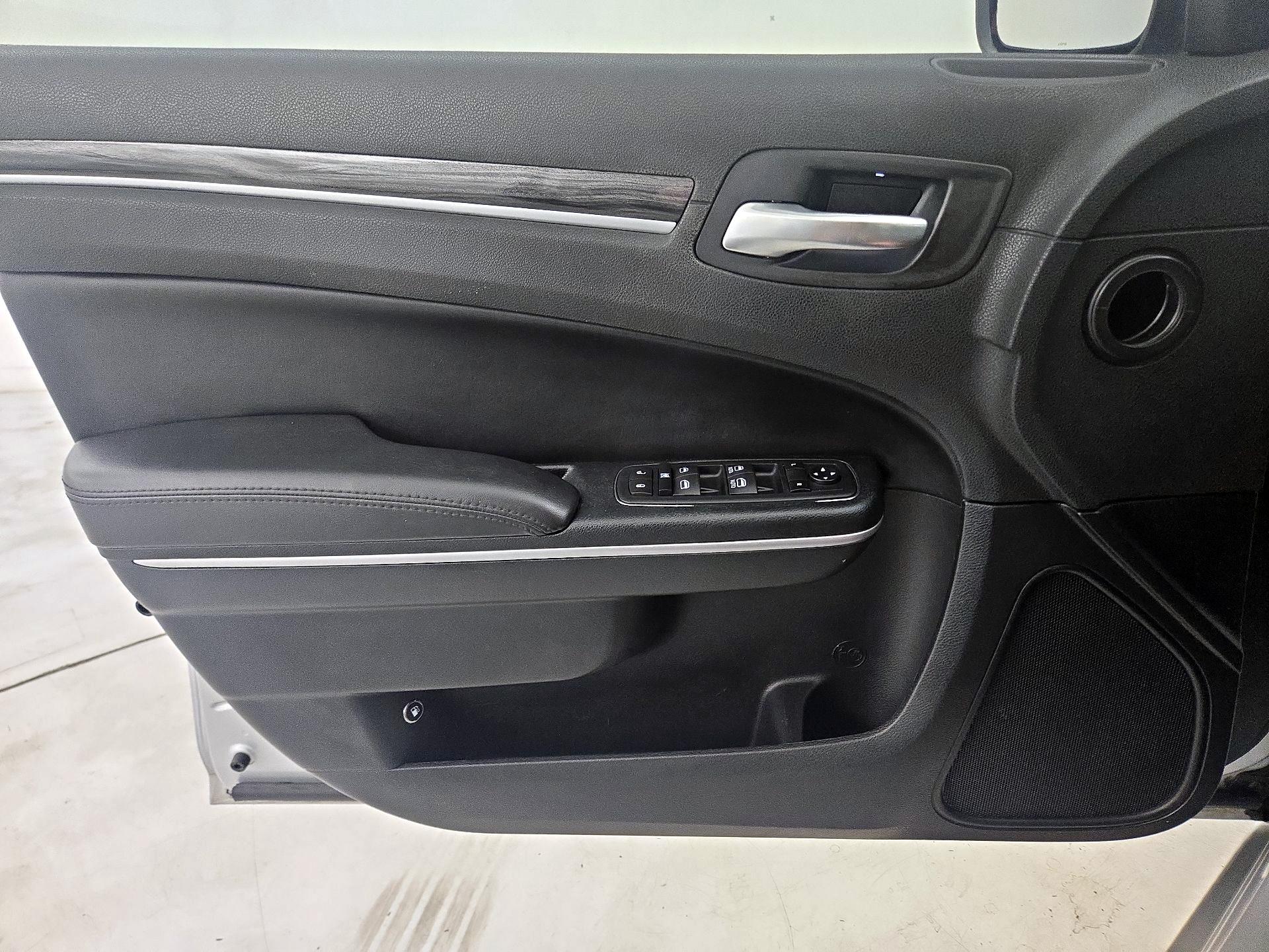 Thumbnail: 2019 Chrysler 300 - 12