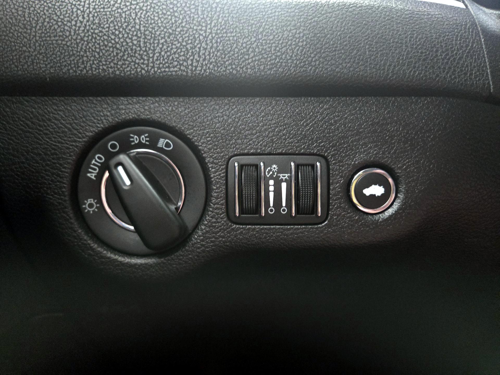 Thumbnail: 2019 Chrysler 300 - 13