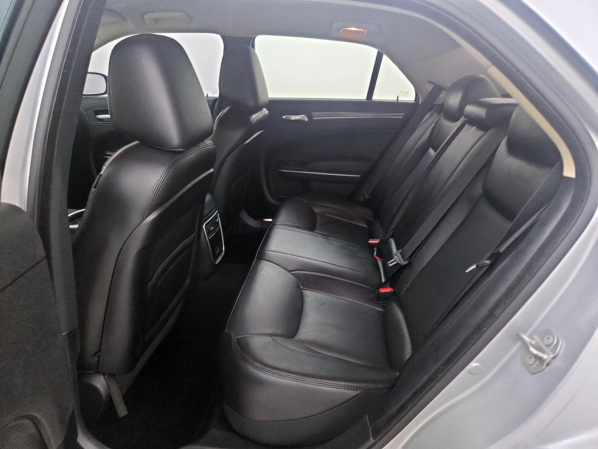 Thumbnail: 2019 Chrysler 300 - 19