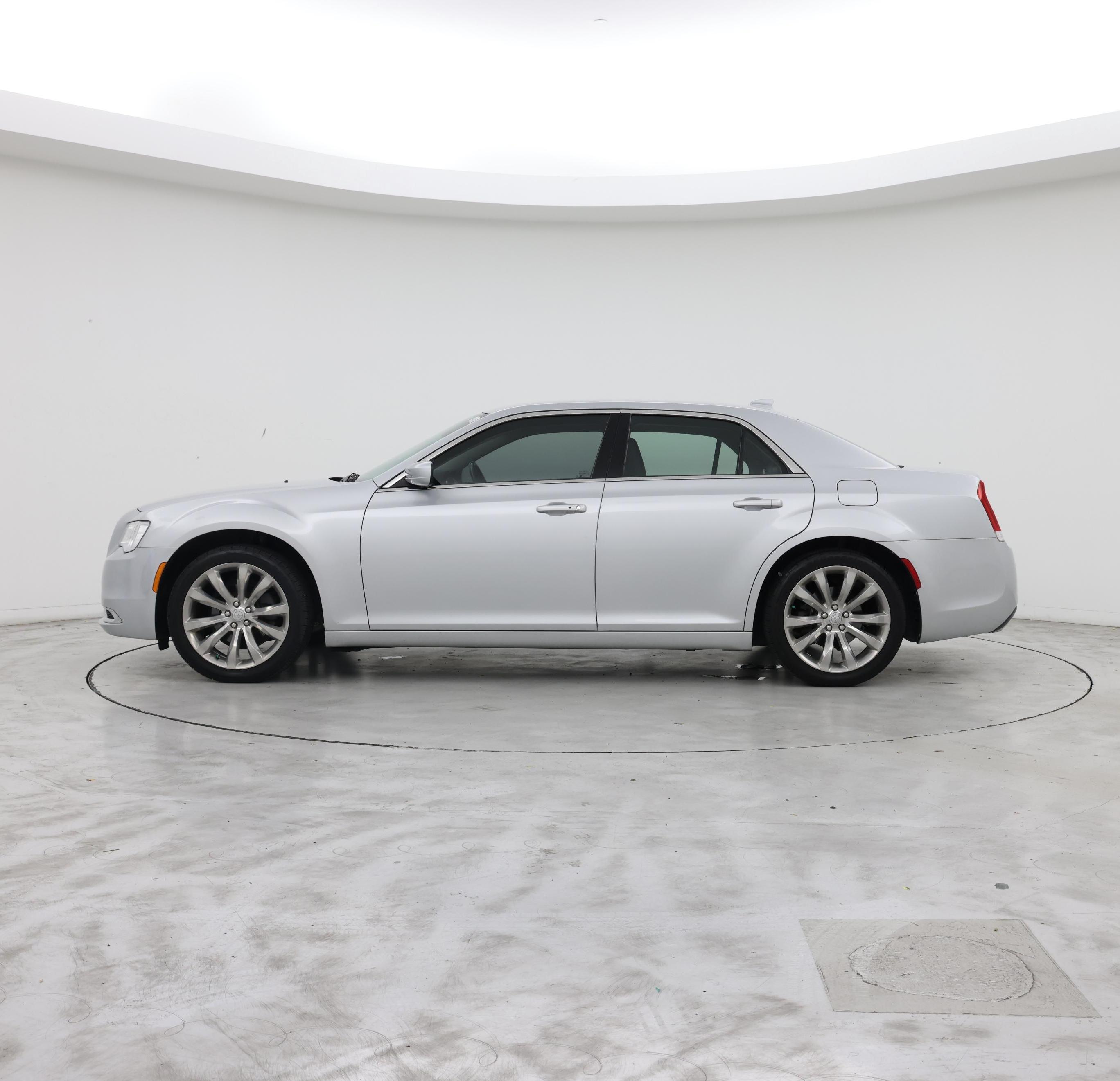 Thumbnail: 2019 Chrysler 300 - 3