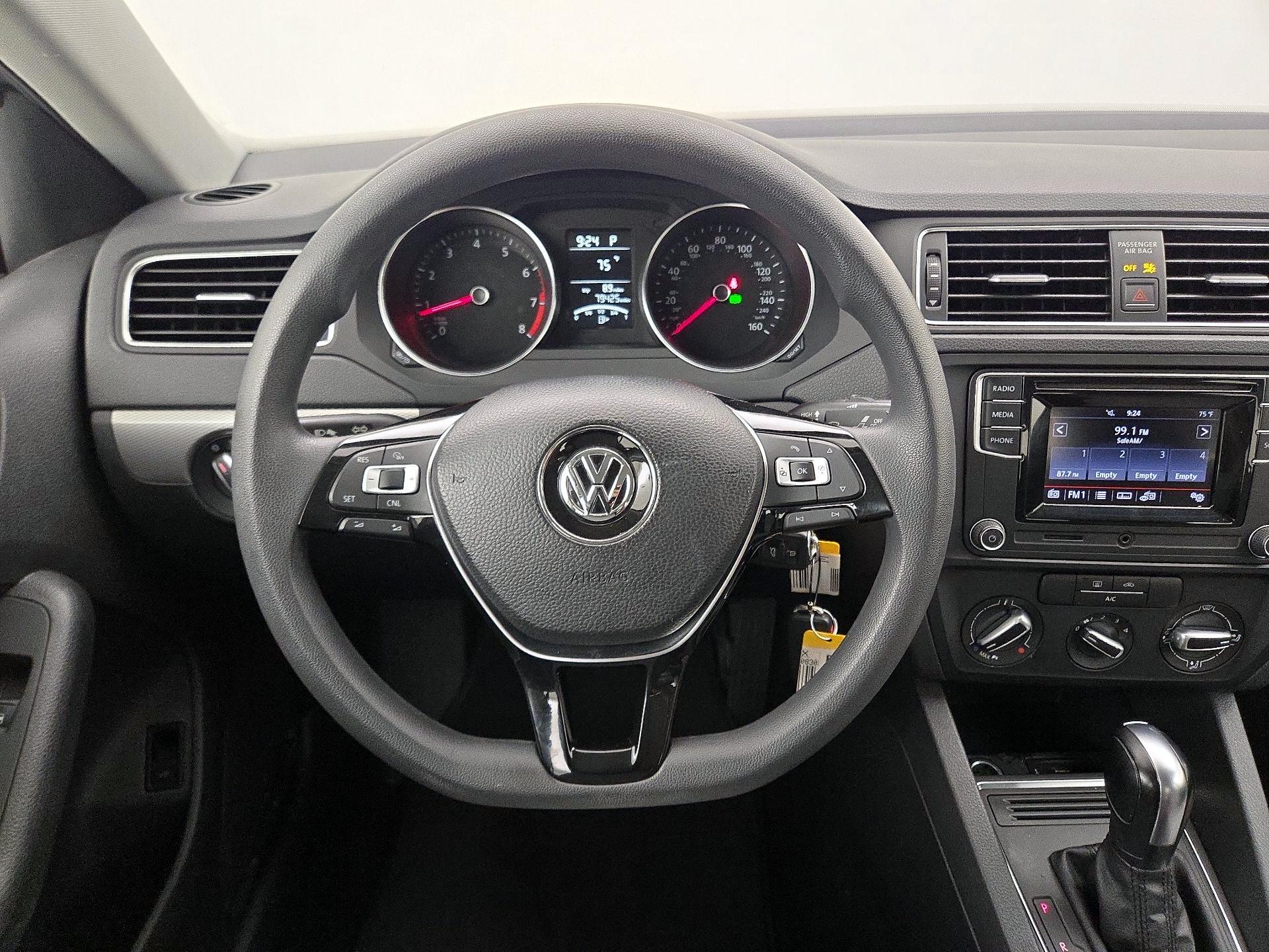 Thumbnail: 2018 Volkswagen Jetta - 10