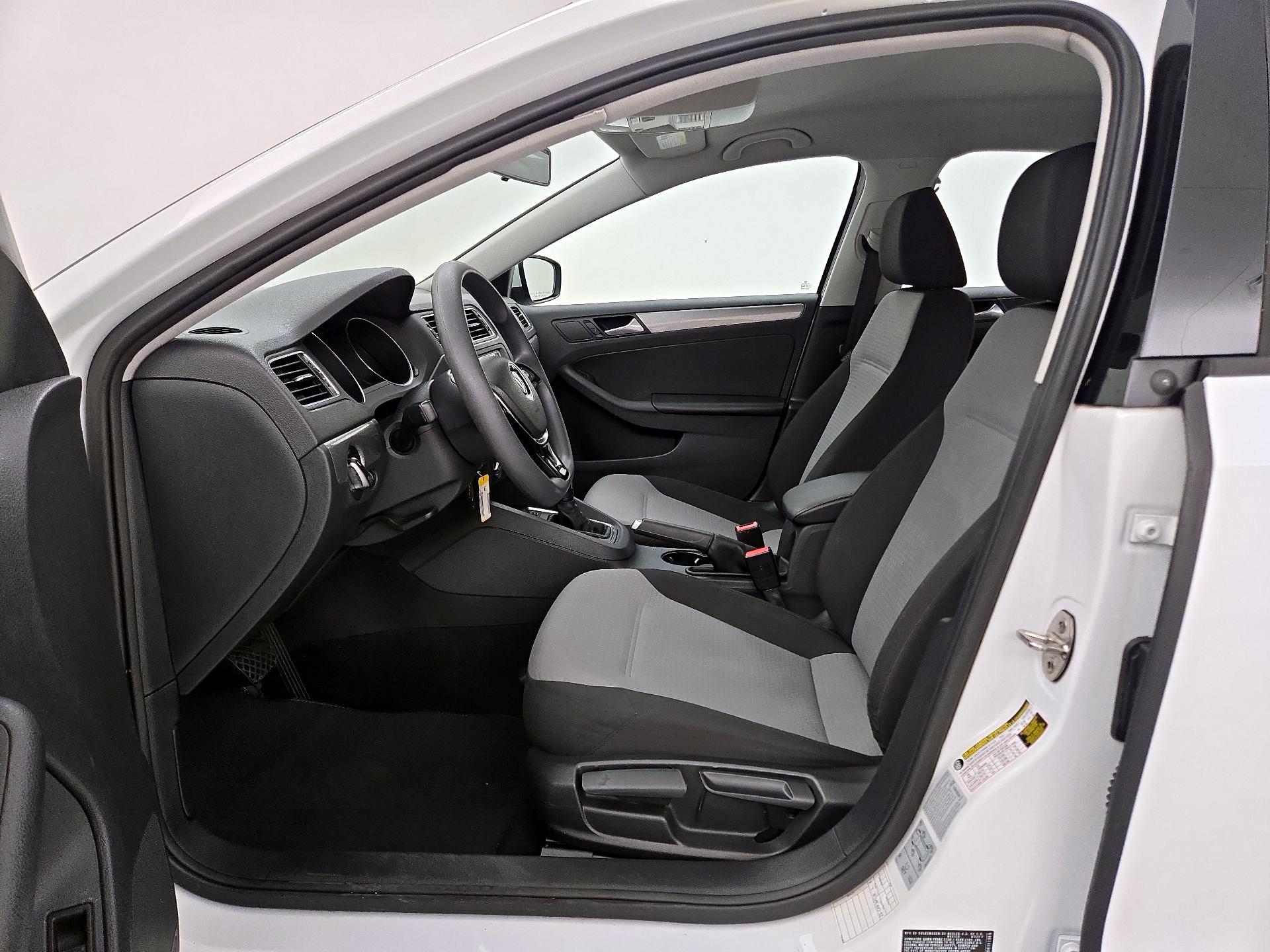 Thumbnail: 2018 Volkswagen Jetta - 11