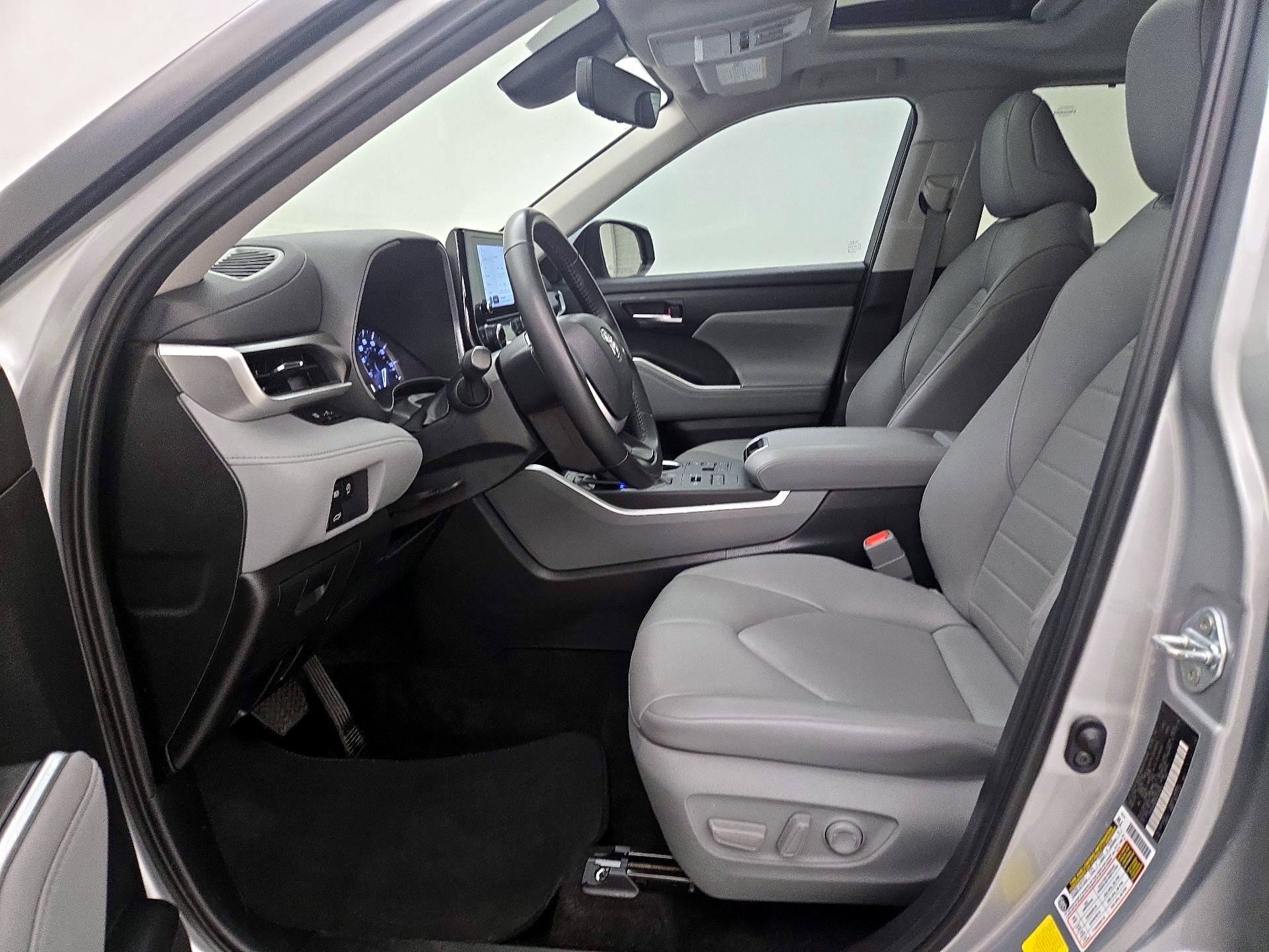 Thumbnail: 2024 Toyota Highlander - 11