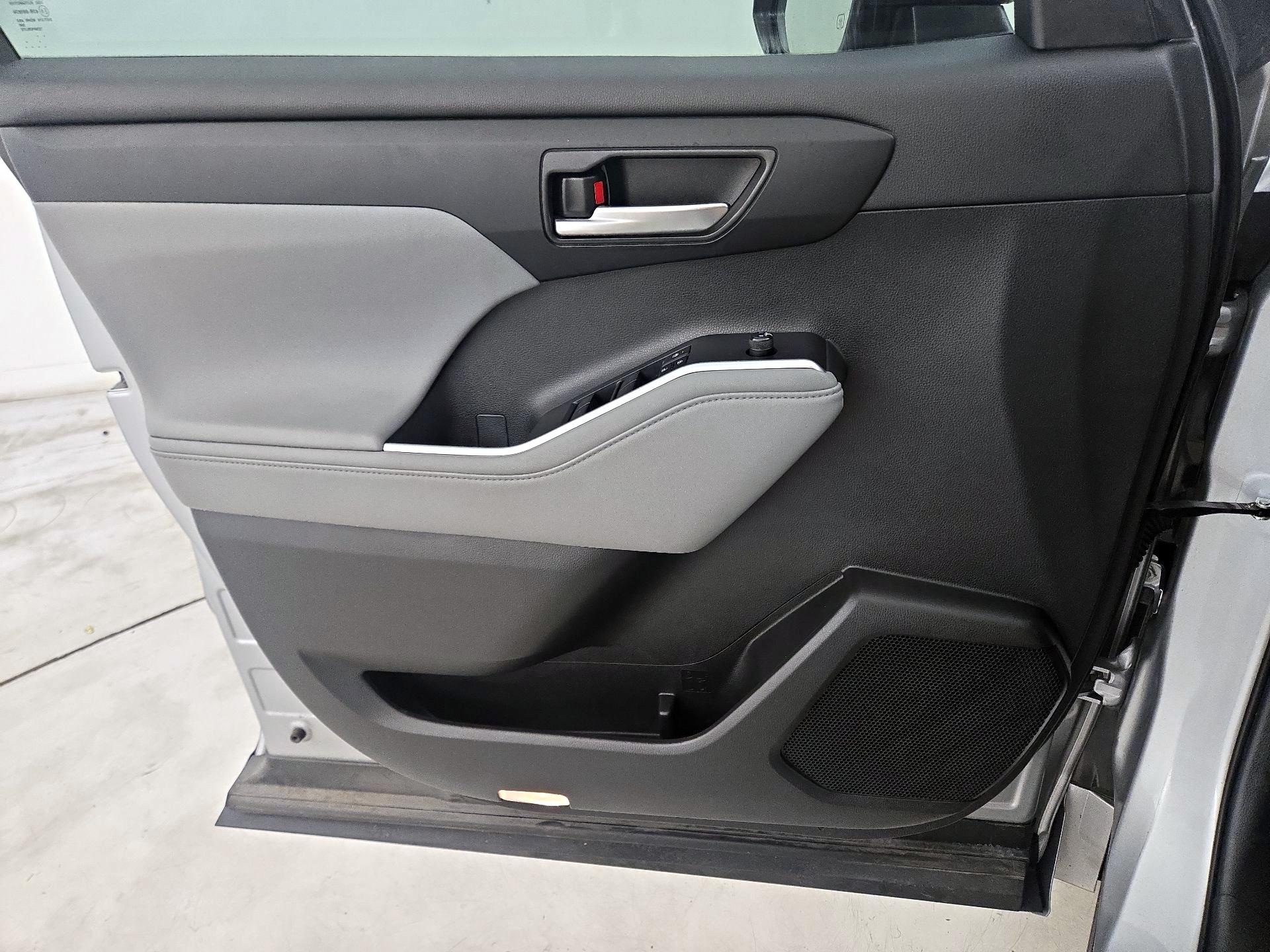 Thumbnail: 2024 Toyota Highlander - 12