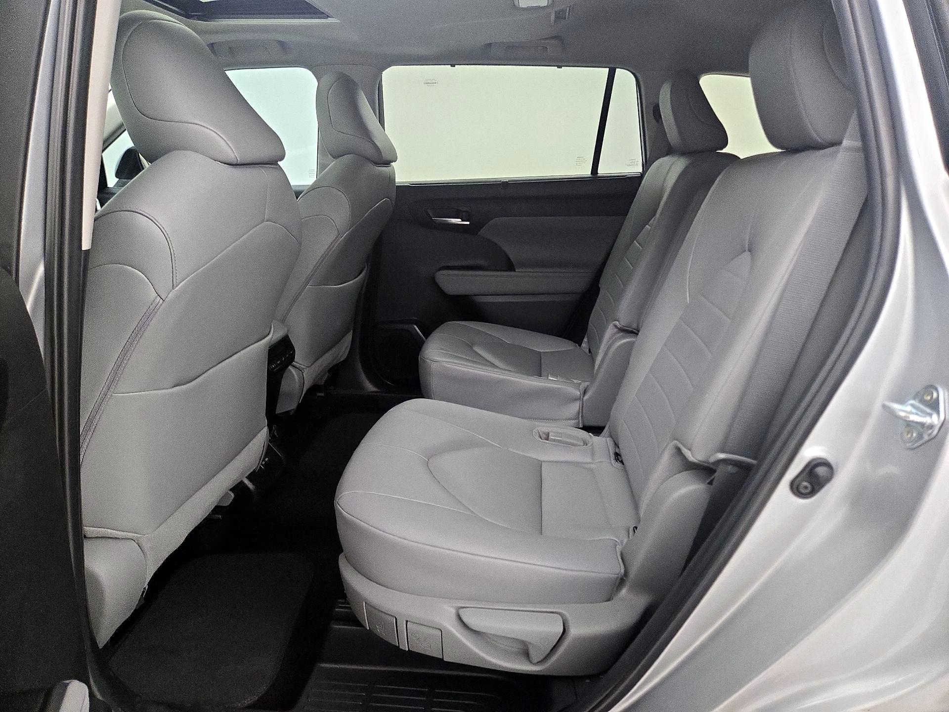 Thumbnail: 2024 Toyota Highlander - 20