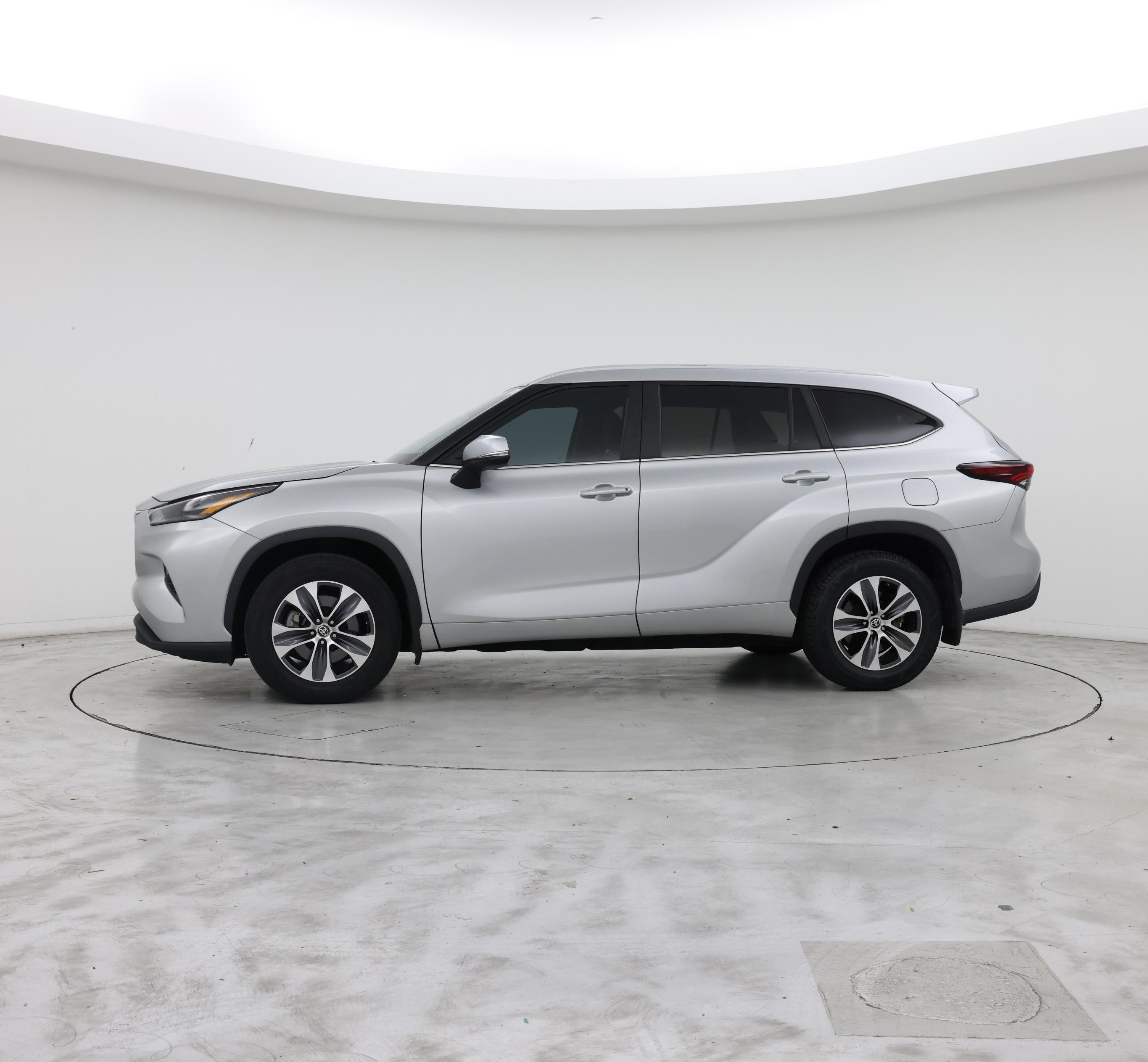 Thumbnail: 2024 Toyota Highlander - 3