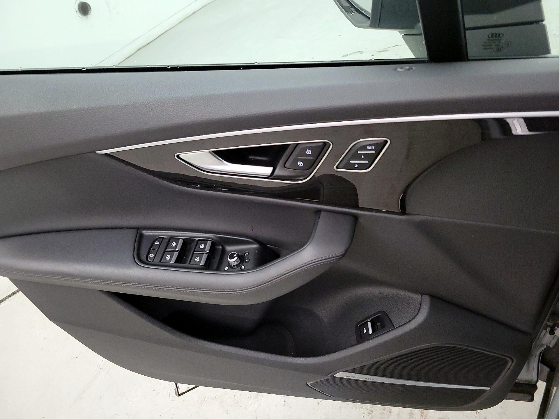 Thumbnail: 2023 Audi Q7 - 12