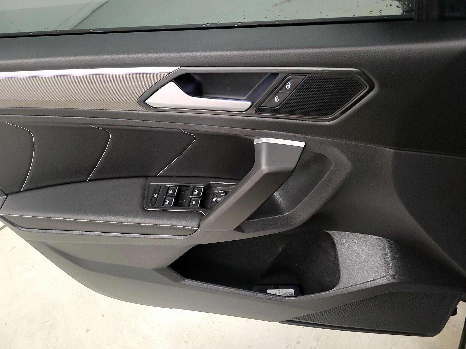 Thumbnail: 2022 Volkswagen Tiguan - 12