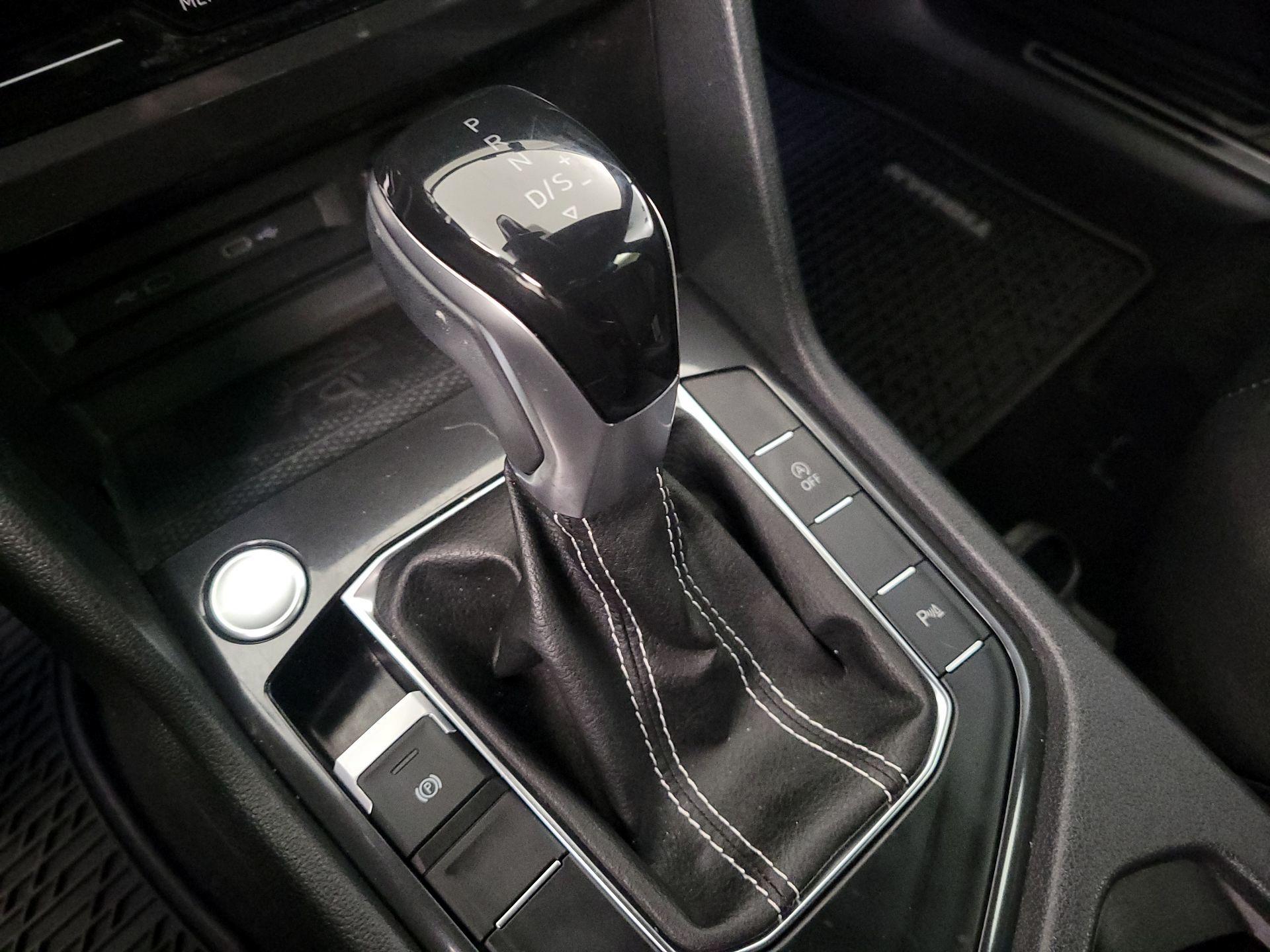 Thumbnail: 2022 Volkswagen Tiguan - 17