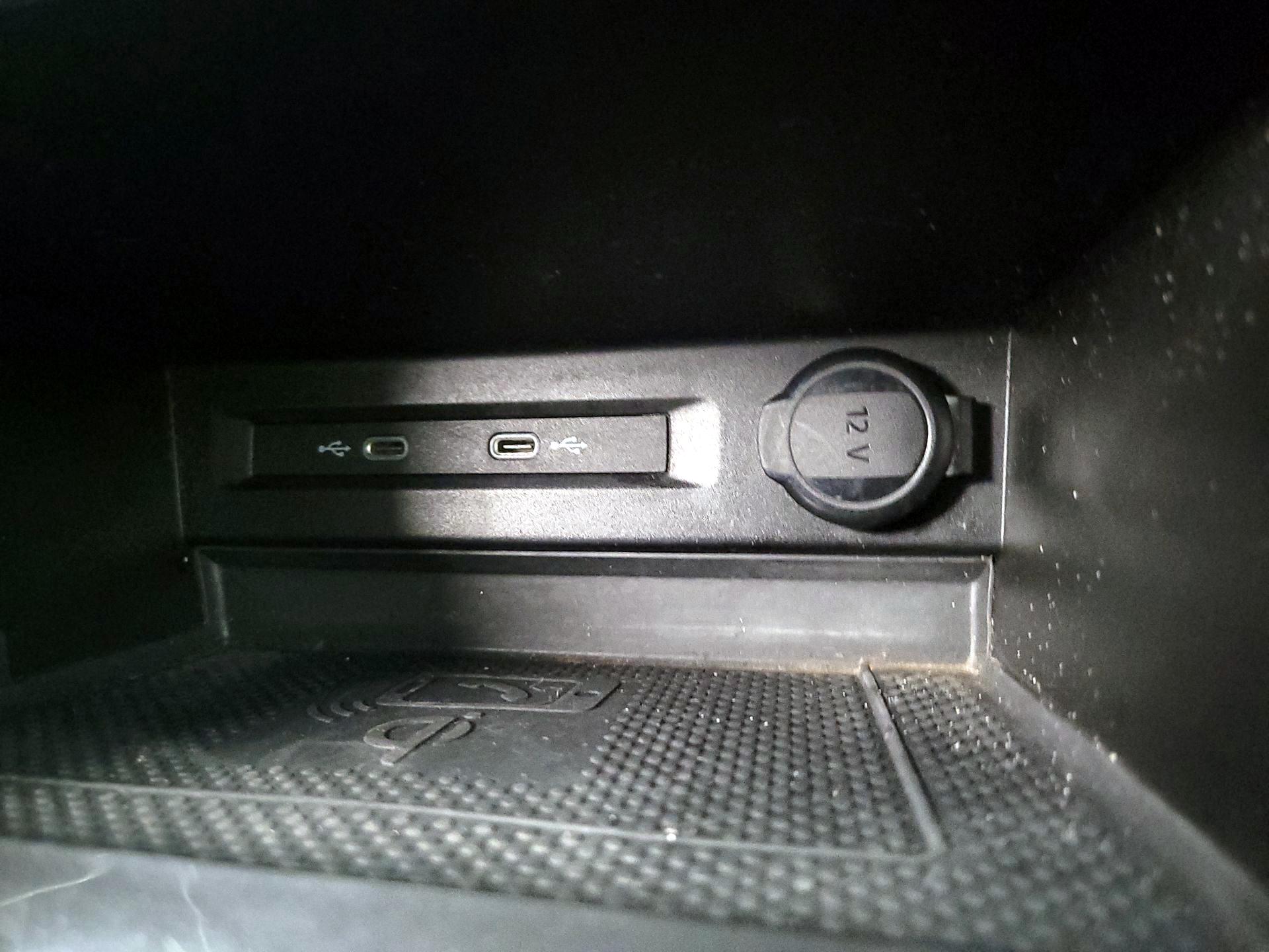 Thumbnail: 2022 Volkswagen Tiguan - 18