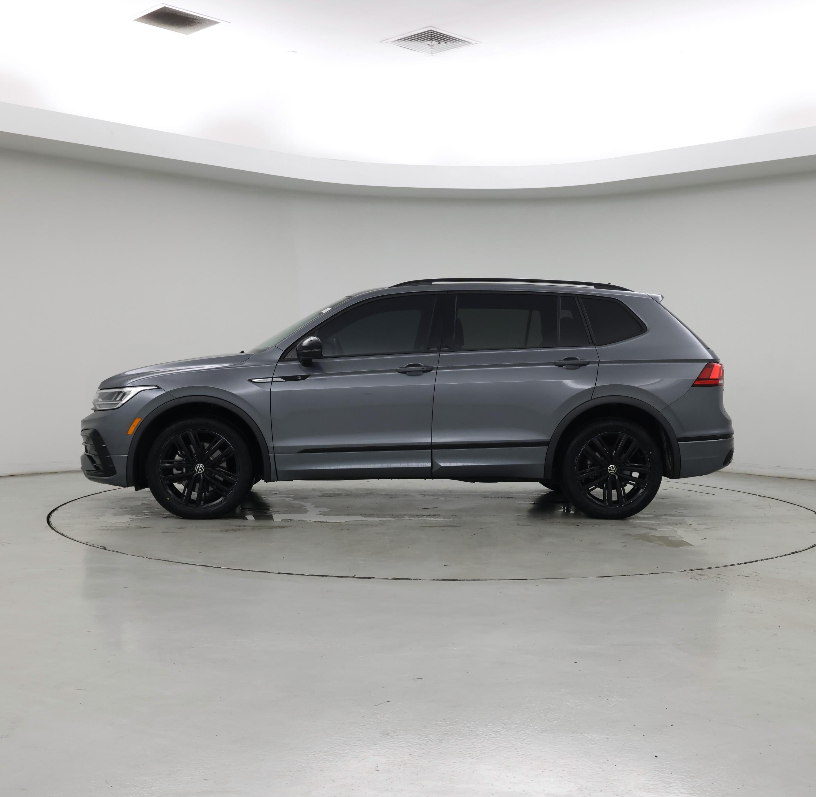 Thumbnail: 2022 Volkswagen Tiguan - 3