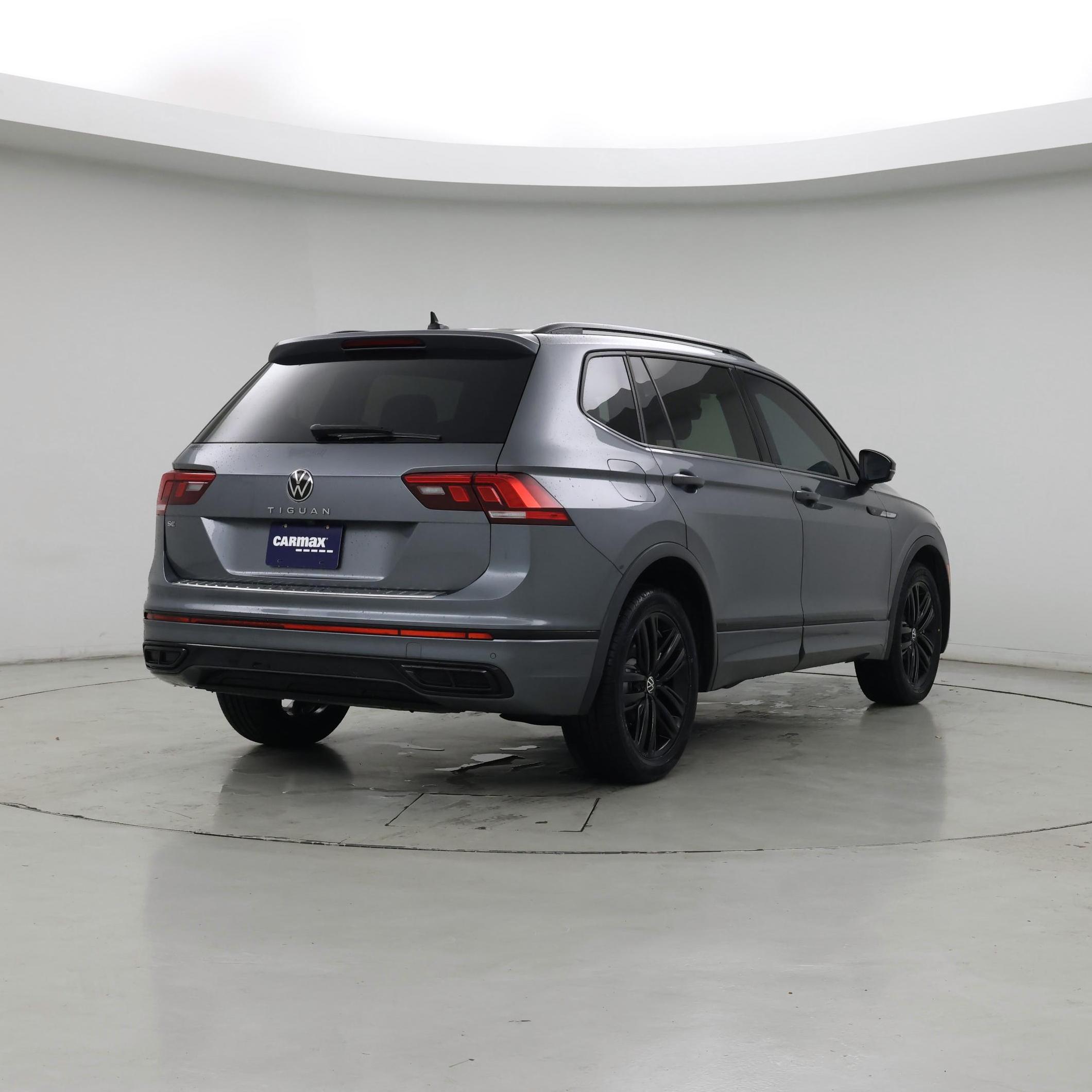 Thumbnail: 2022 Volkswagen Tiguan - 8