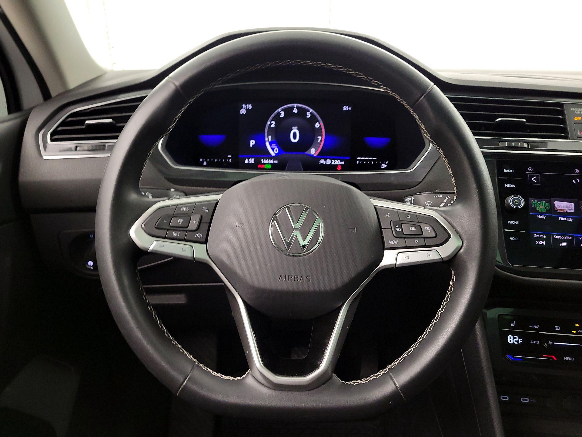 Thumbnail: 2022 Volkswagen Tiguan - 10