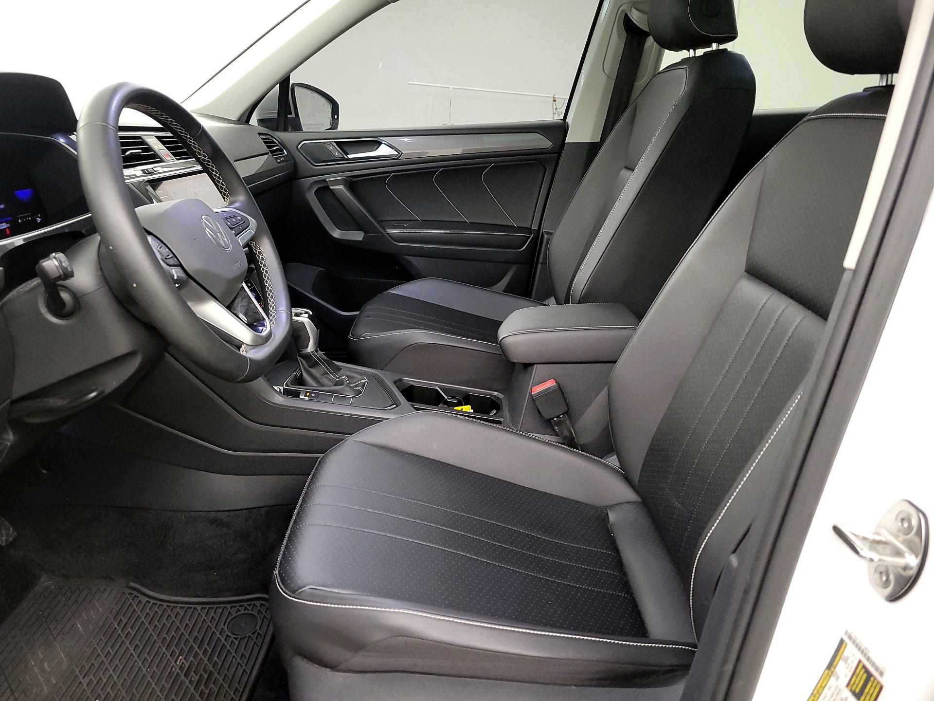 Thumbnail: 2022 Volkswagen Tiguan - 11