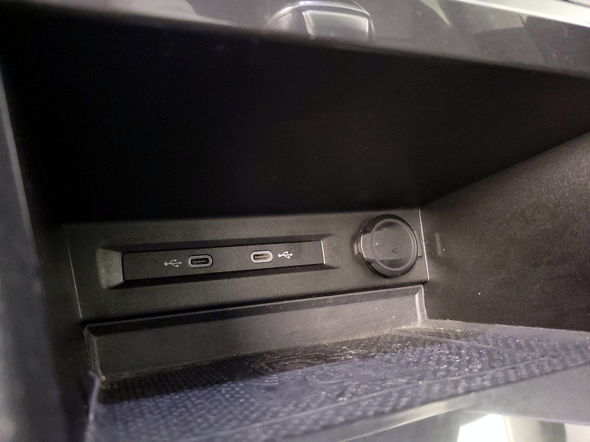 Thumbnail: 2022 Volkswagen Tiguan - 18