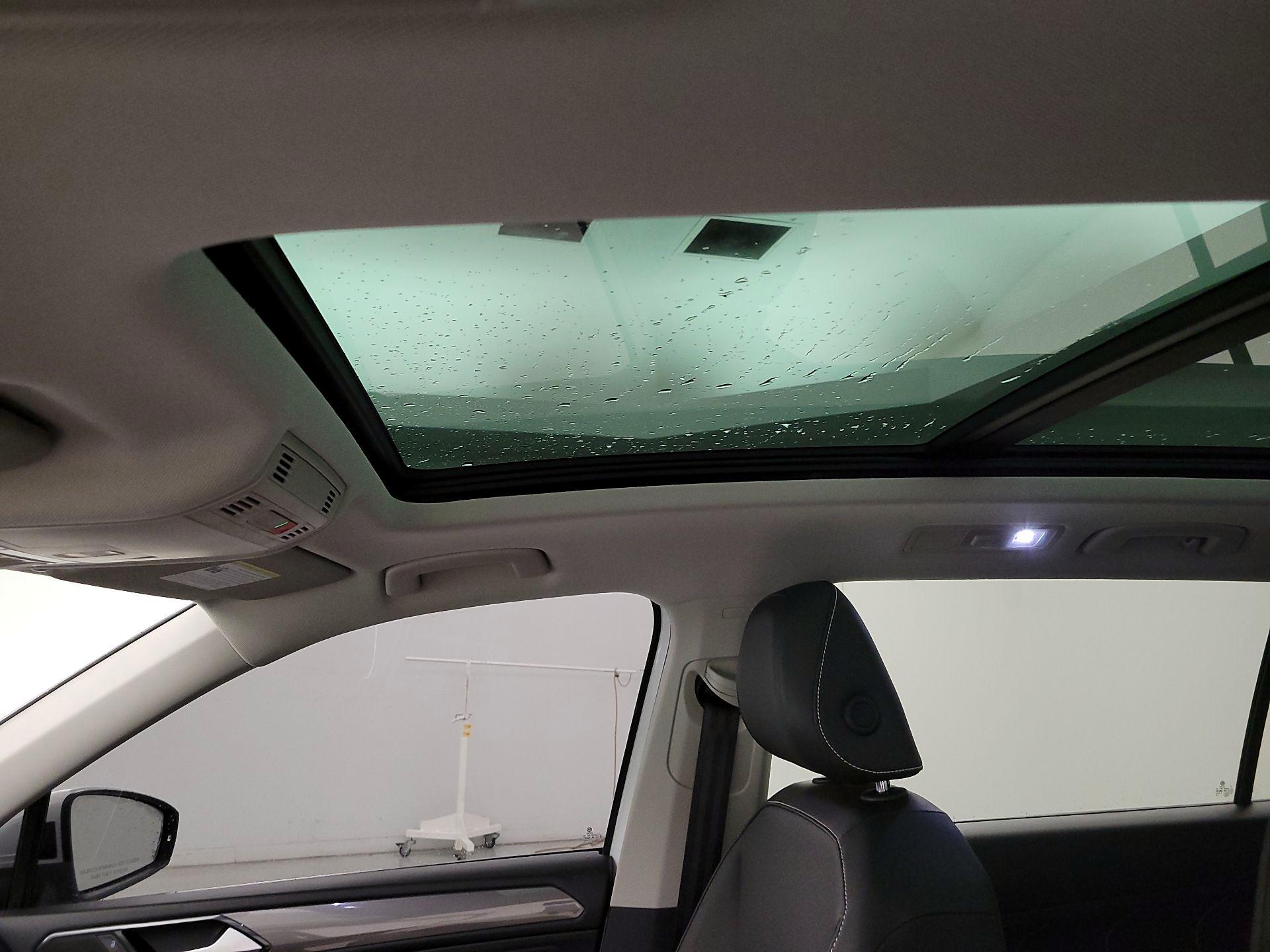 Thumbnail: 2022 Volkswagen Tiguan - 19